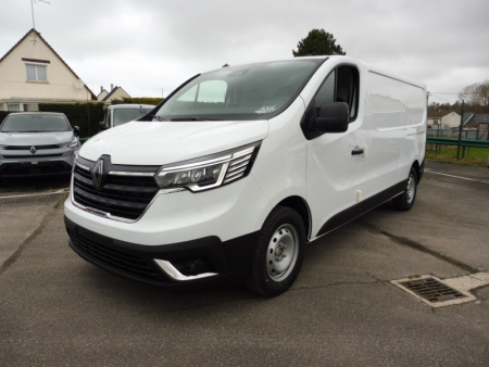 69334_p51 - RENAULT - TRAFIC - 2025
