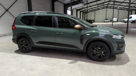 44111_p28 - DACIA - JOGGER - 2024