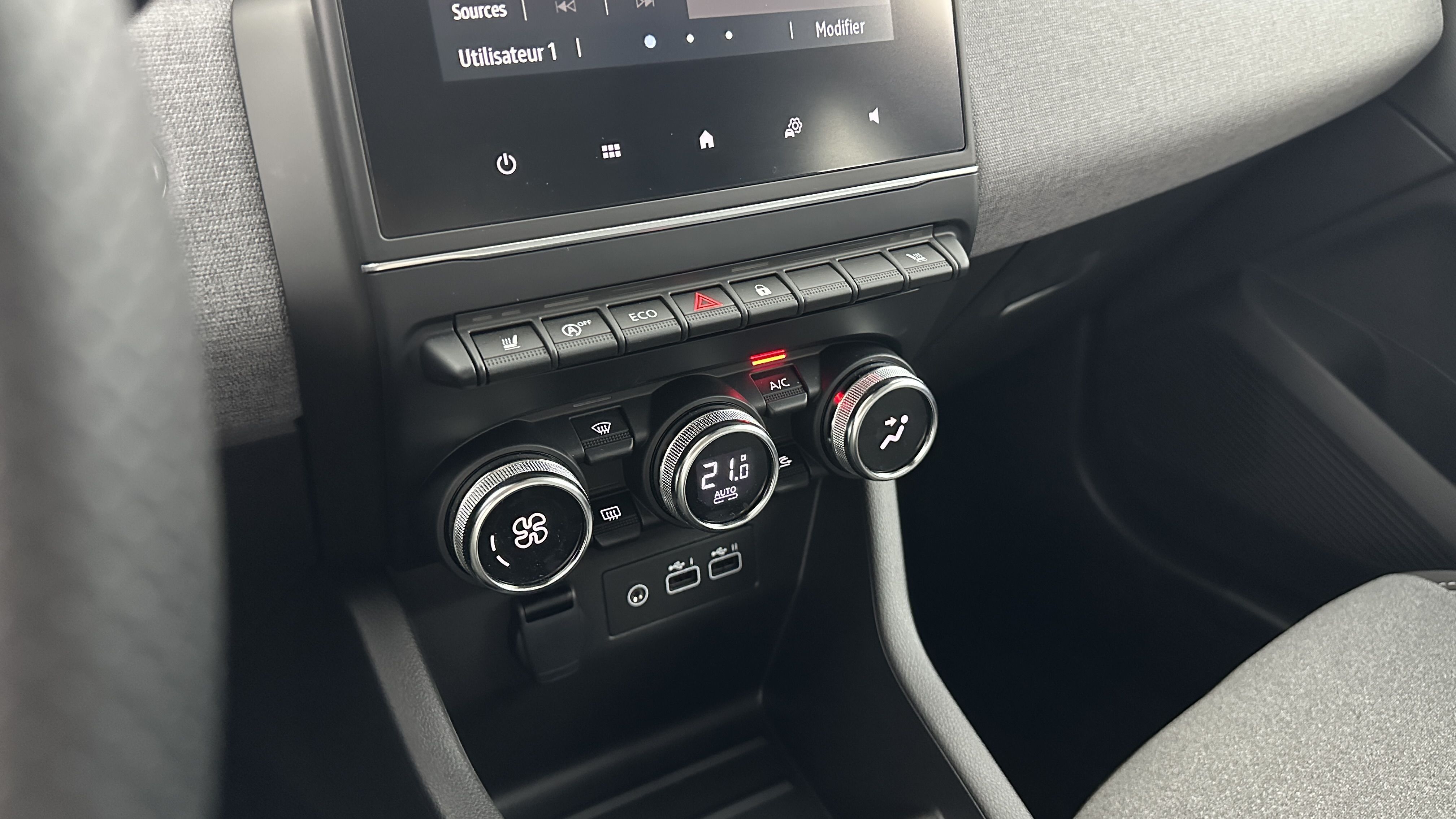 GLI00002517_p53 - RENAULT - CLIO - 2024 - photo 16