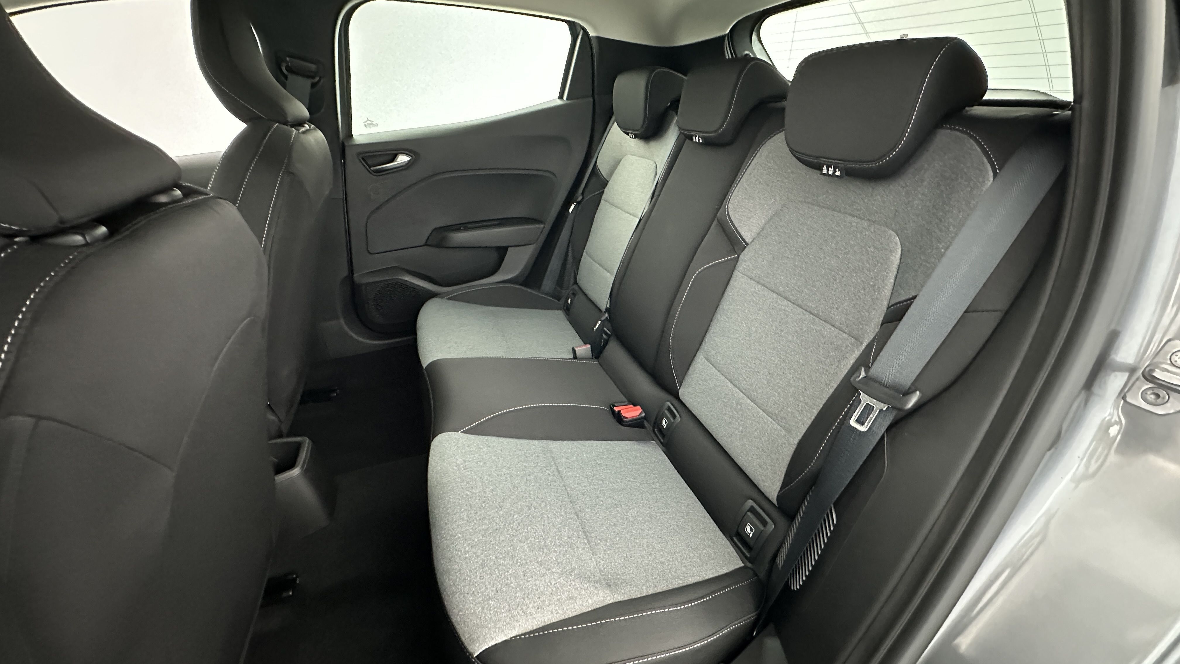 GLI00002849_p53 - RENAULT - CLIO - 2025 - photo 9
