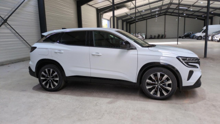 45881_p28 - RENAULT - AUSTRAL - 2025