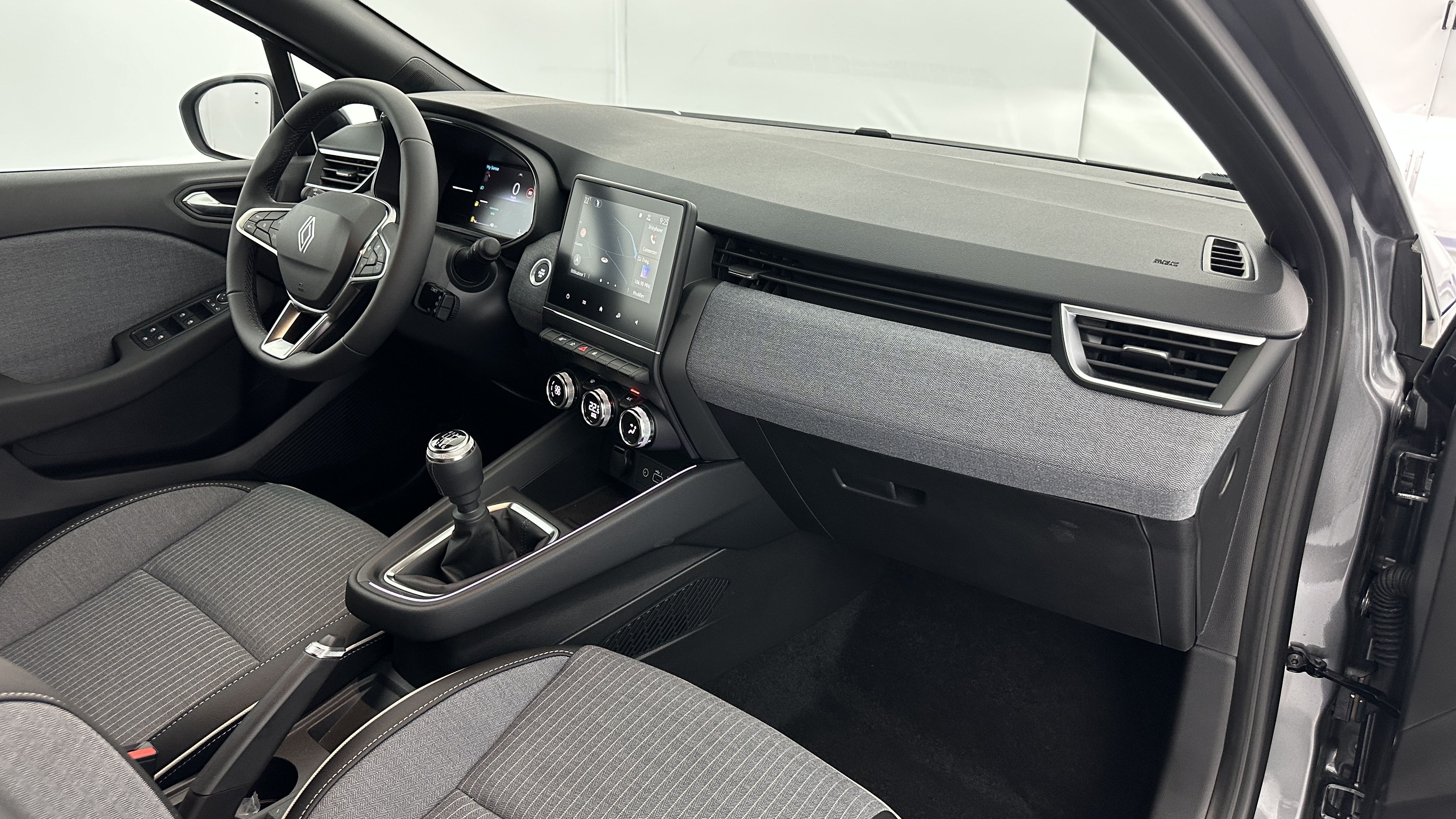 GLI00002857_p53 - RENAULT - CLIO - 2025 - photo 8