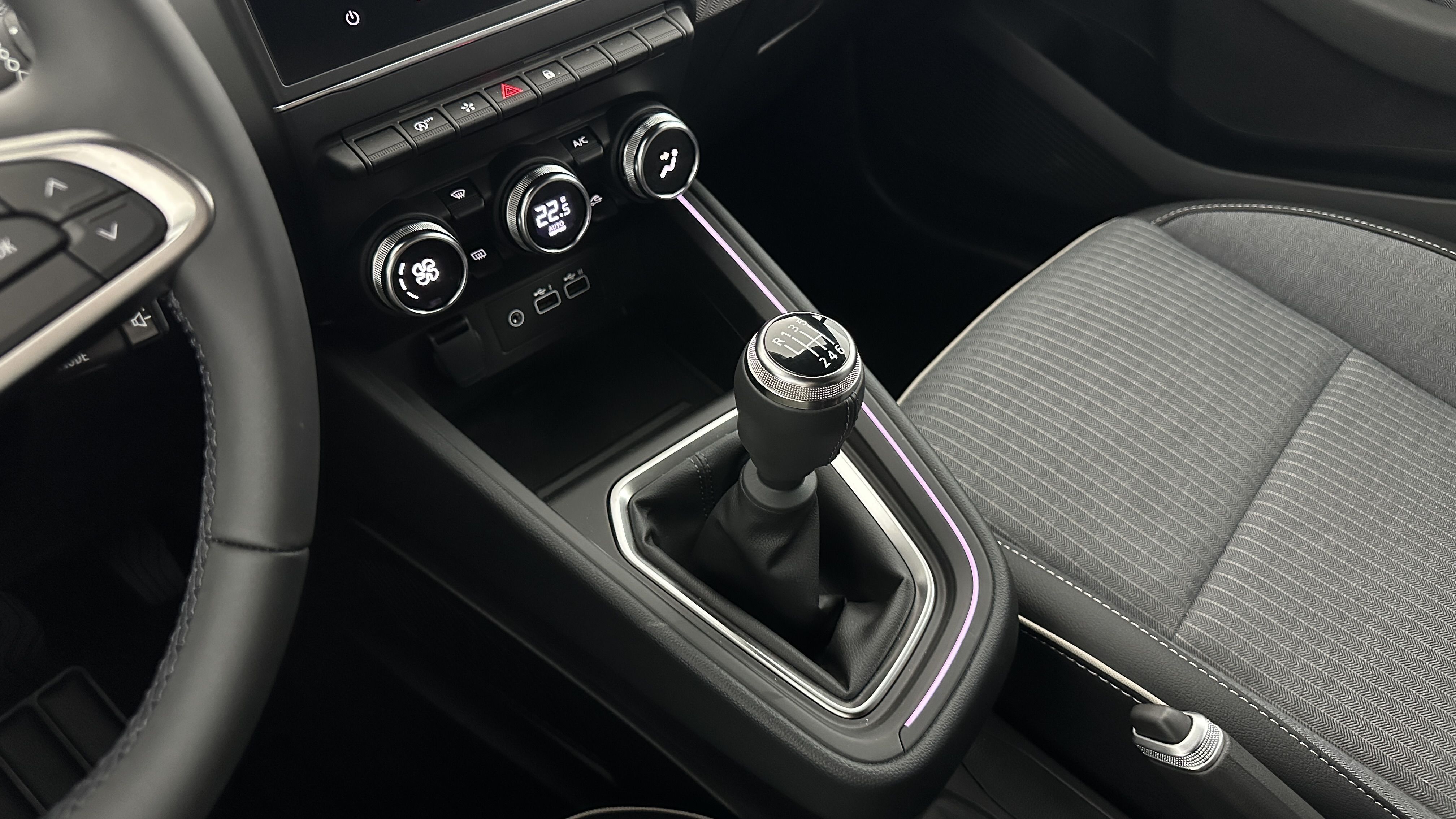 GLI00002857_p53 - RENAULT - CLIO - 2025 - photo 17