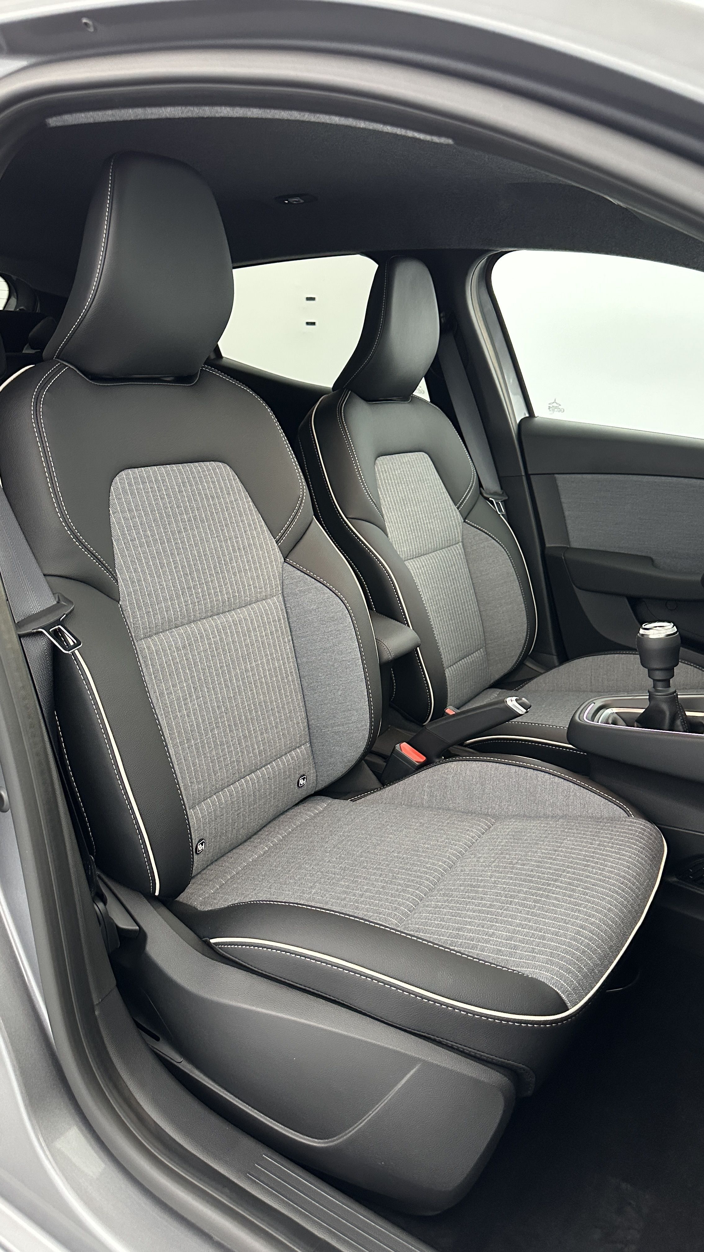 GLI00002857_p53 - RENAULT - CLIO - 2025 - photo 25