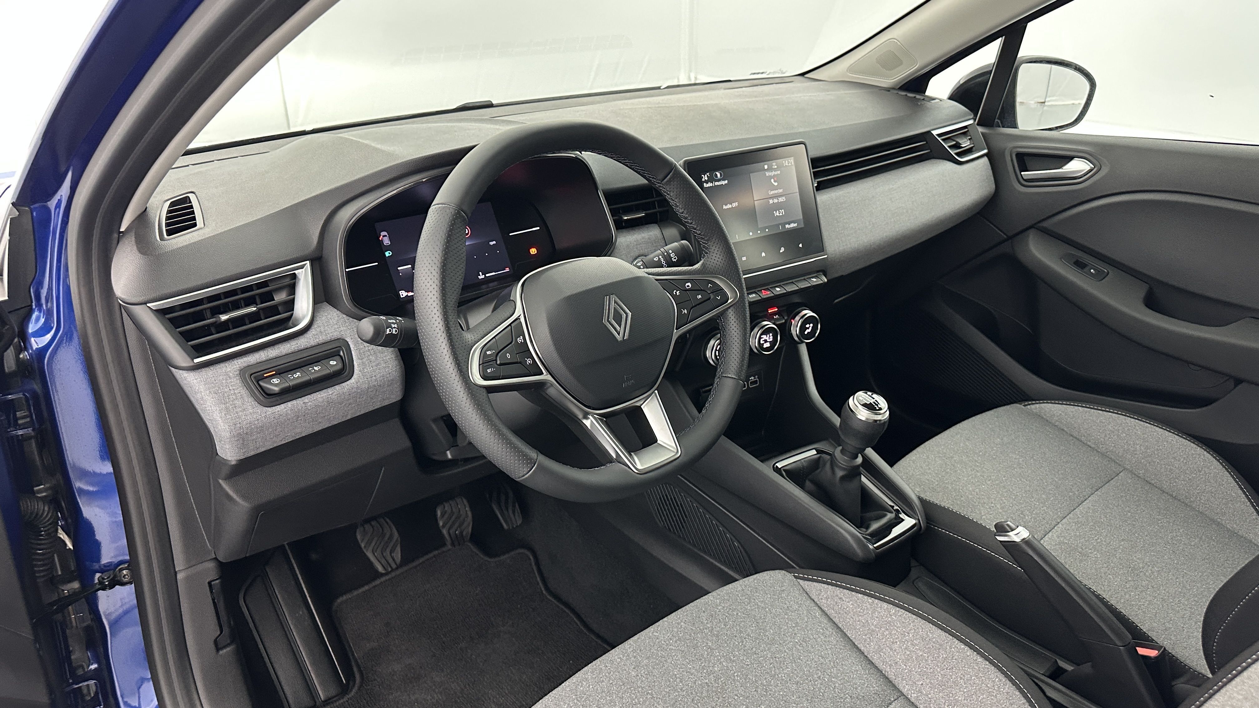 GLI00002527_p53 - RENAULT - CLIO - 2024 - photo 6