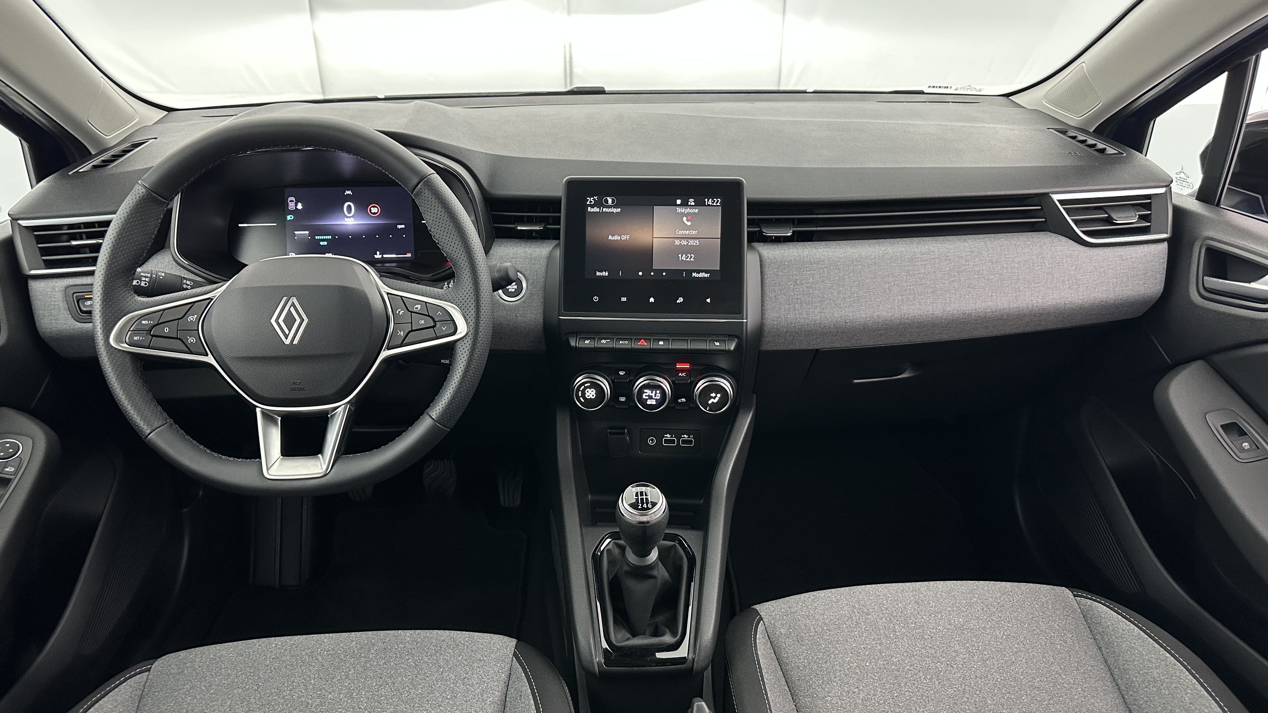 GLI00002527_p53 - RENAULT - CLIO - 2024 - photo 7