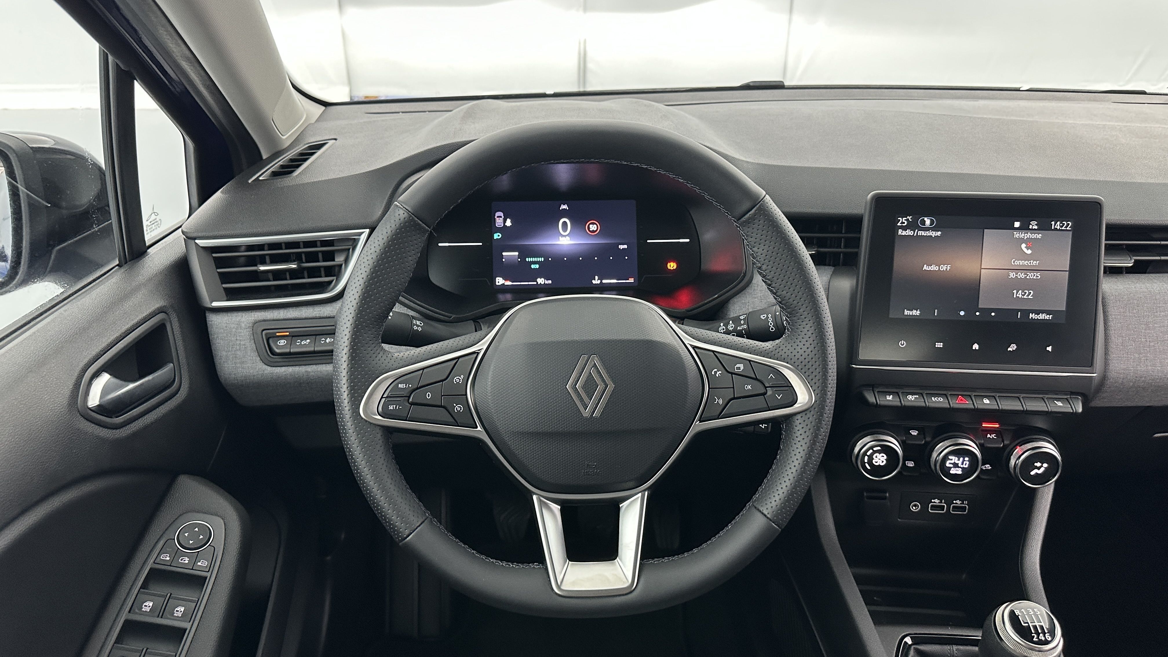 GLI00002527_p53 - RENAULT - CLIO - 2024 - photo 13