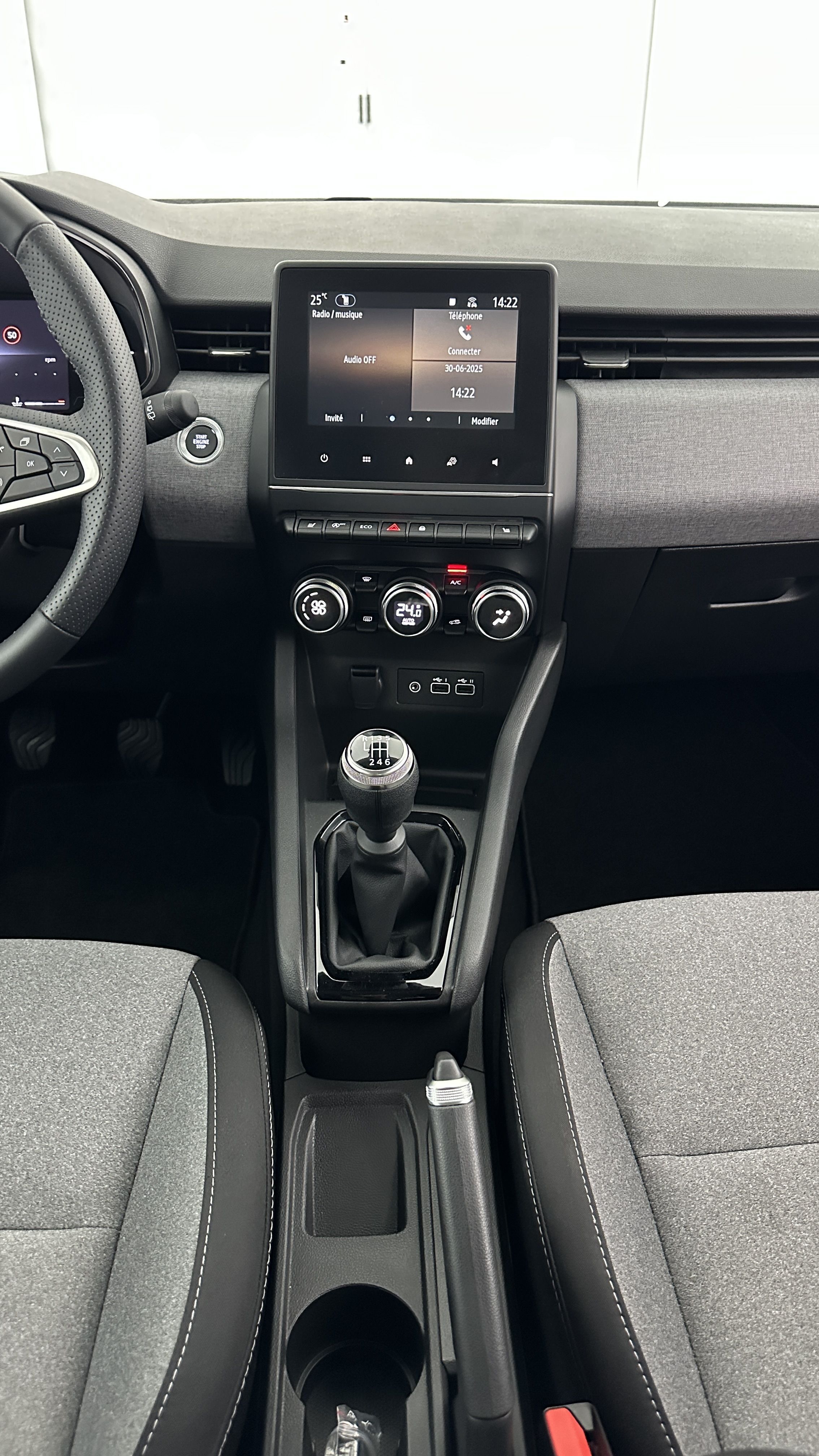 GLI00002527_p53 - RENAULT - CLIO - 2024 - photo 15