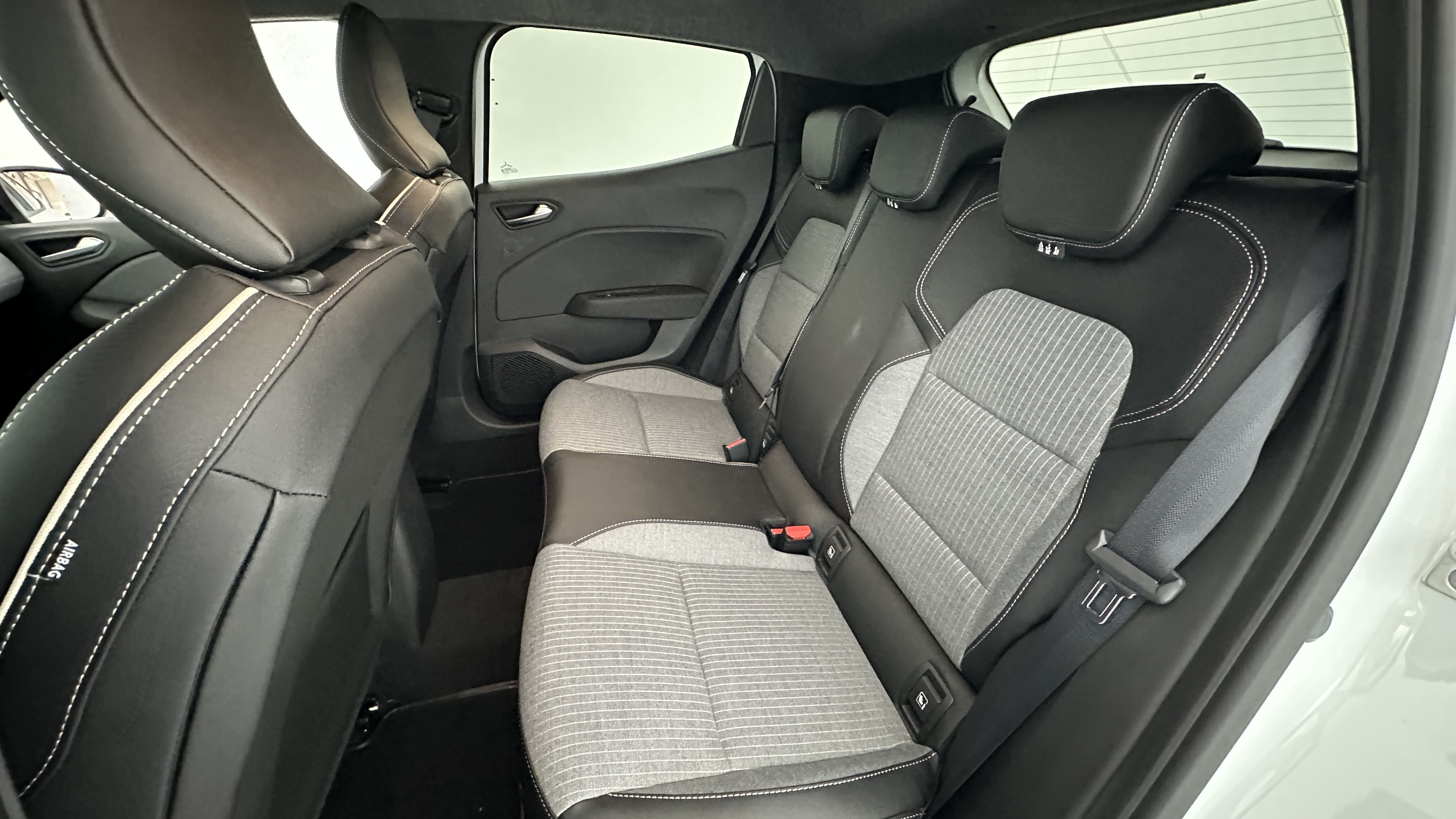 GLI00002863_p53 - RENAULT - CLIO - 2025 - photo 9