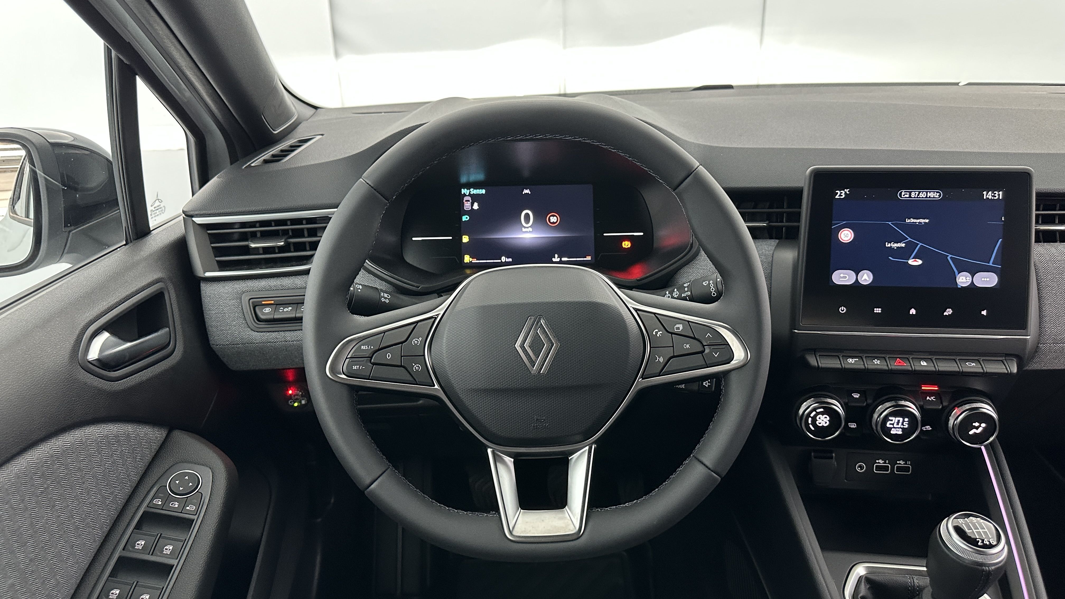 GLI00002863_p53 - RENAULT - CLIO - 2025 - photo 14