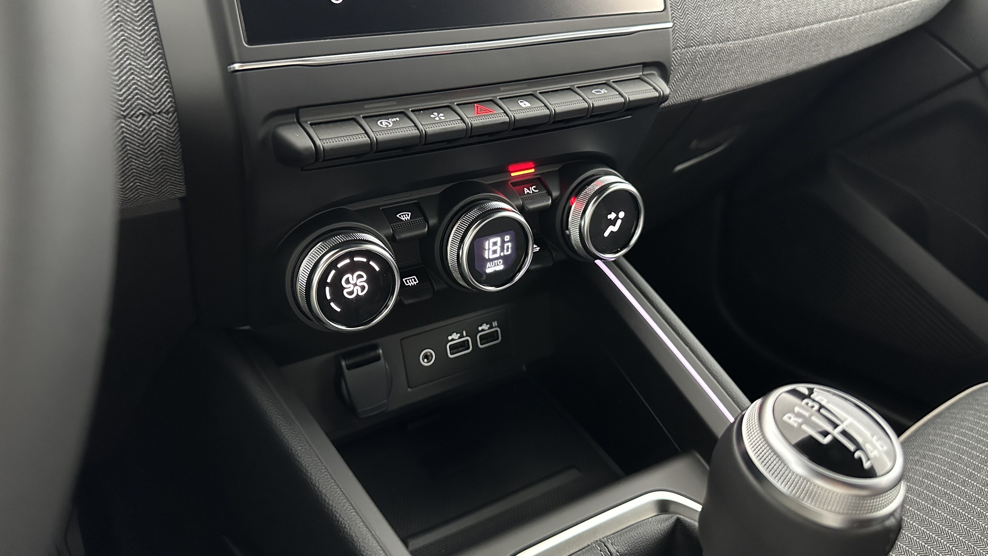 GLI00002863_p53 - RENAULT - CLIO - 2025 - photo 21