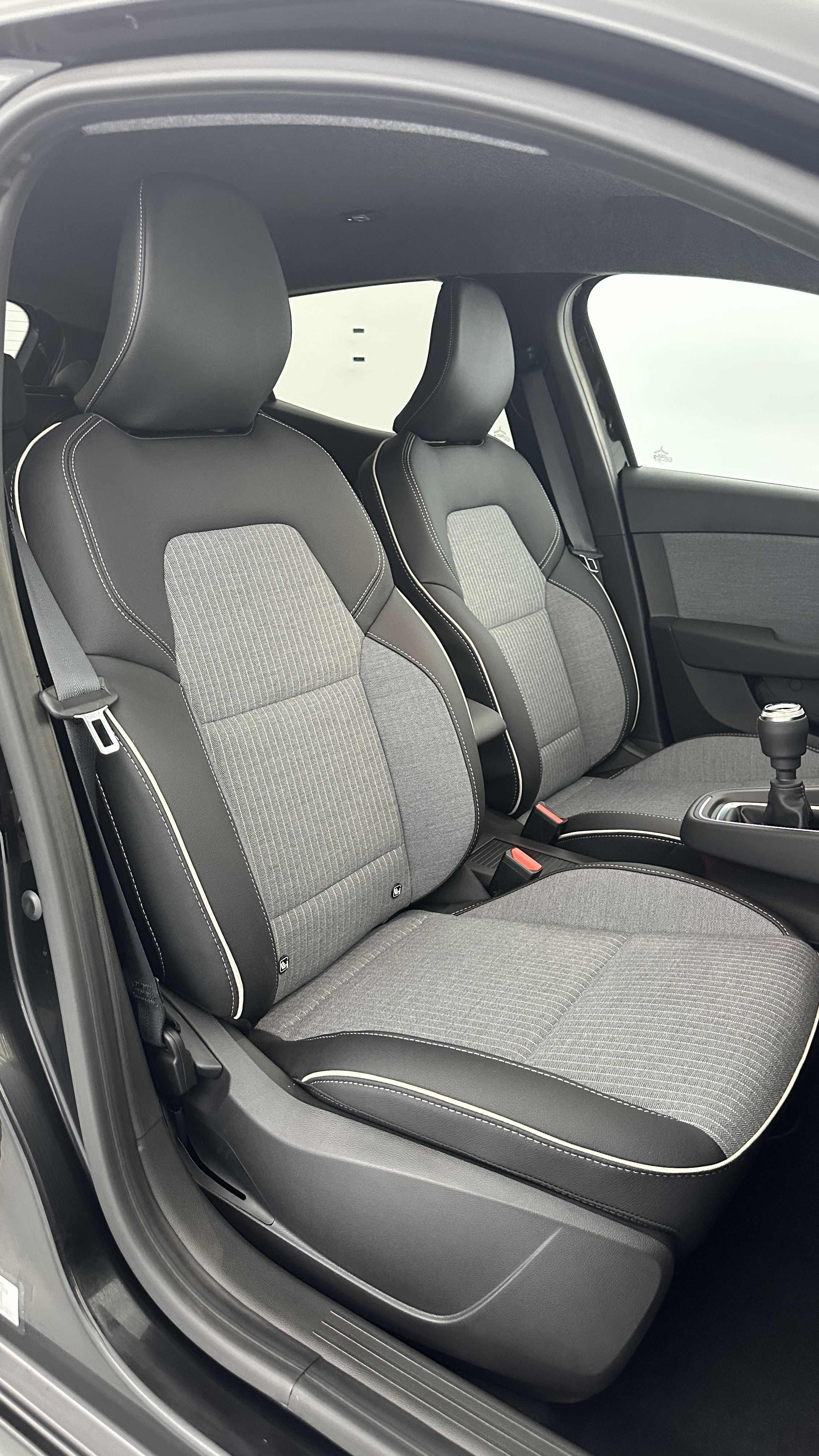 GLI00002864_p53 - RENAULT - CLIO - 2025 - photo 25