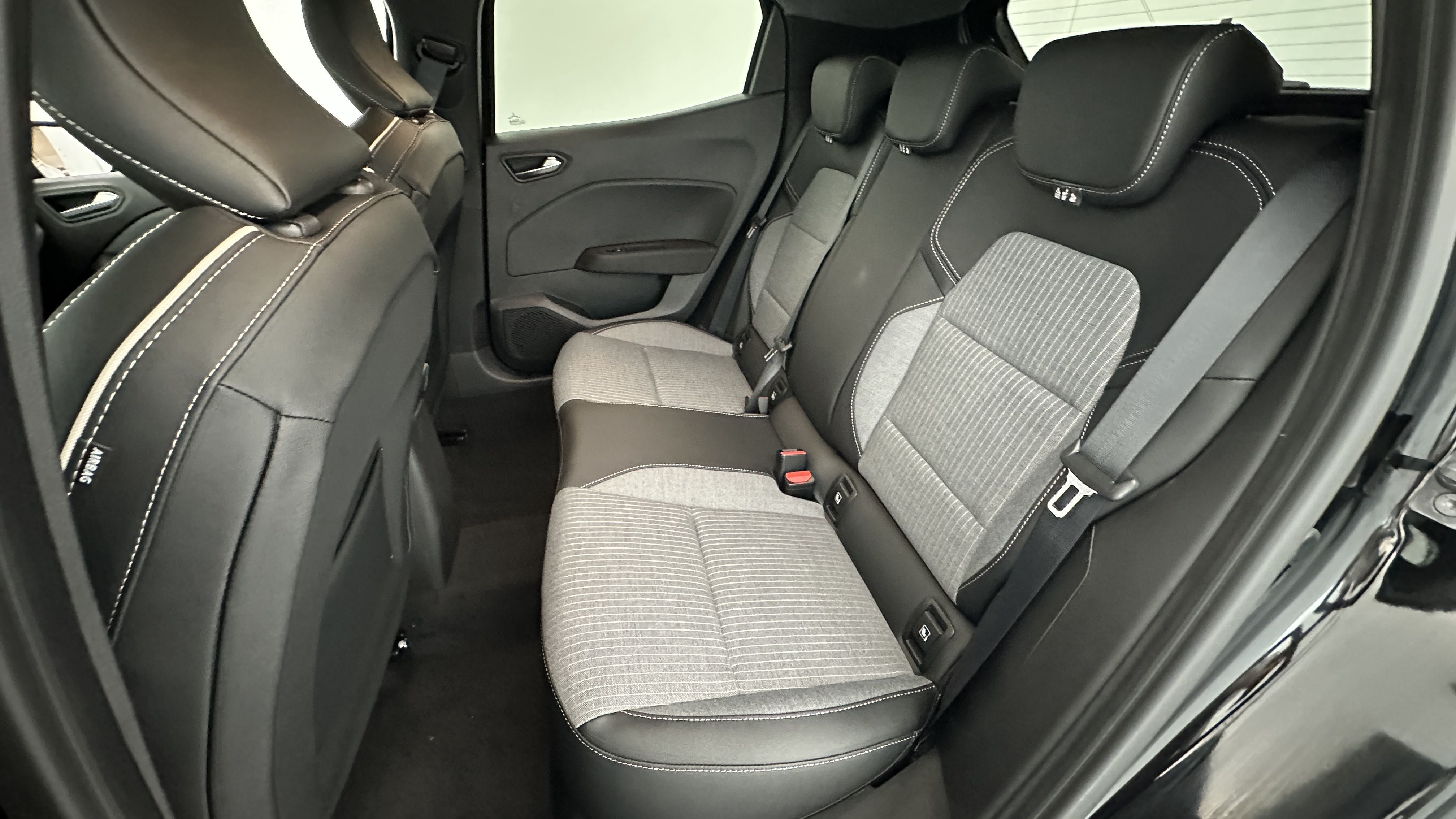 GLI00002862_p53 - RENAULT - CLIO - 2025 - photo 9