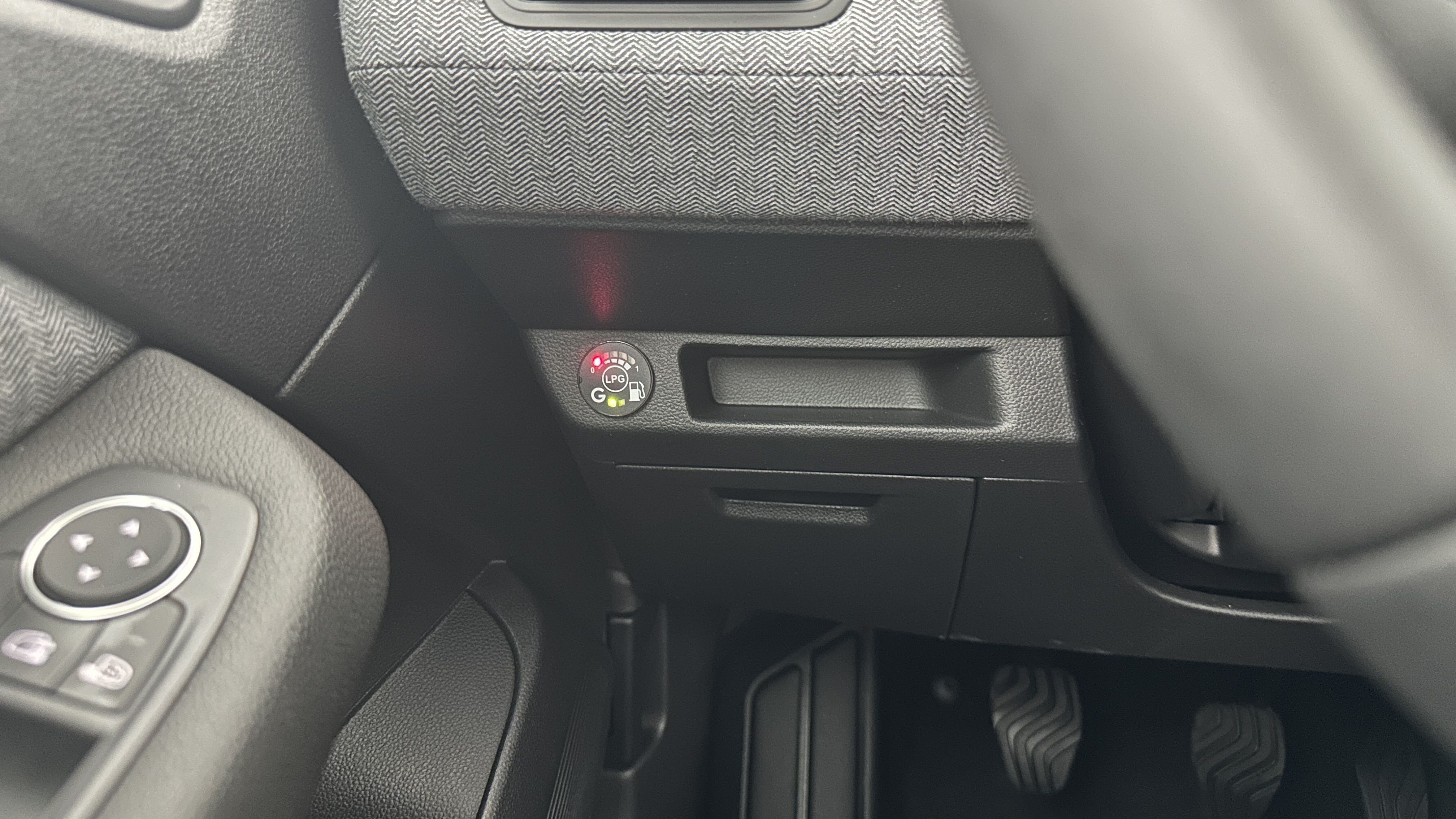 GLI00002862_p53 - RENAULT - CLIO - 2025 - photo 23