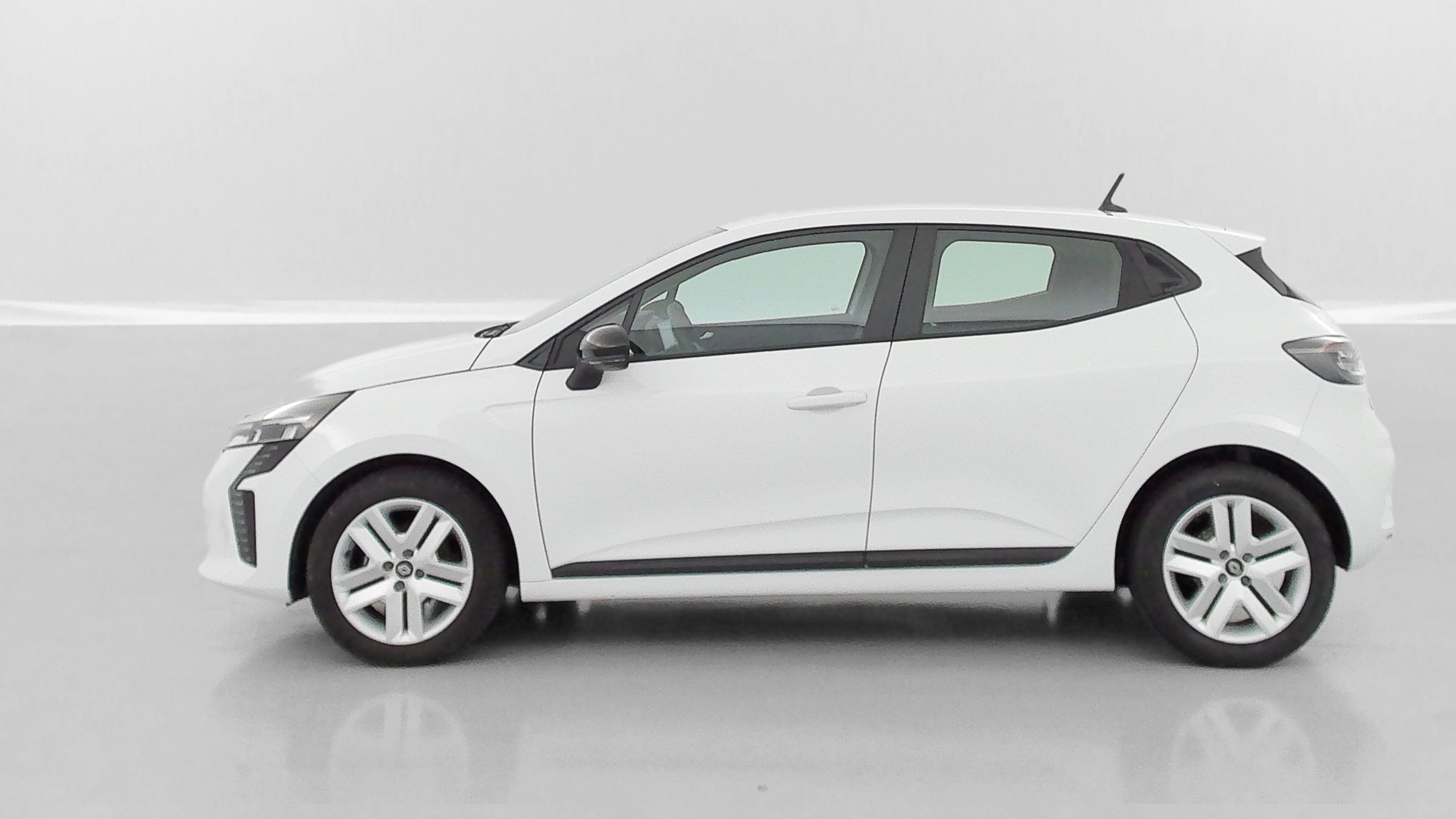 GLI00002513_p53 - RENAULT - CLIO - 2024 - photo 4