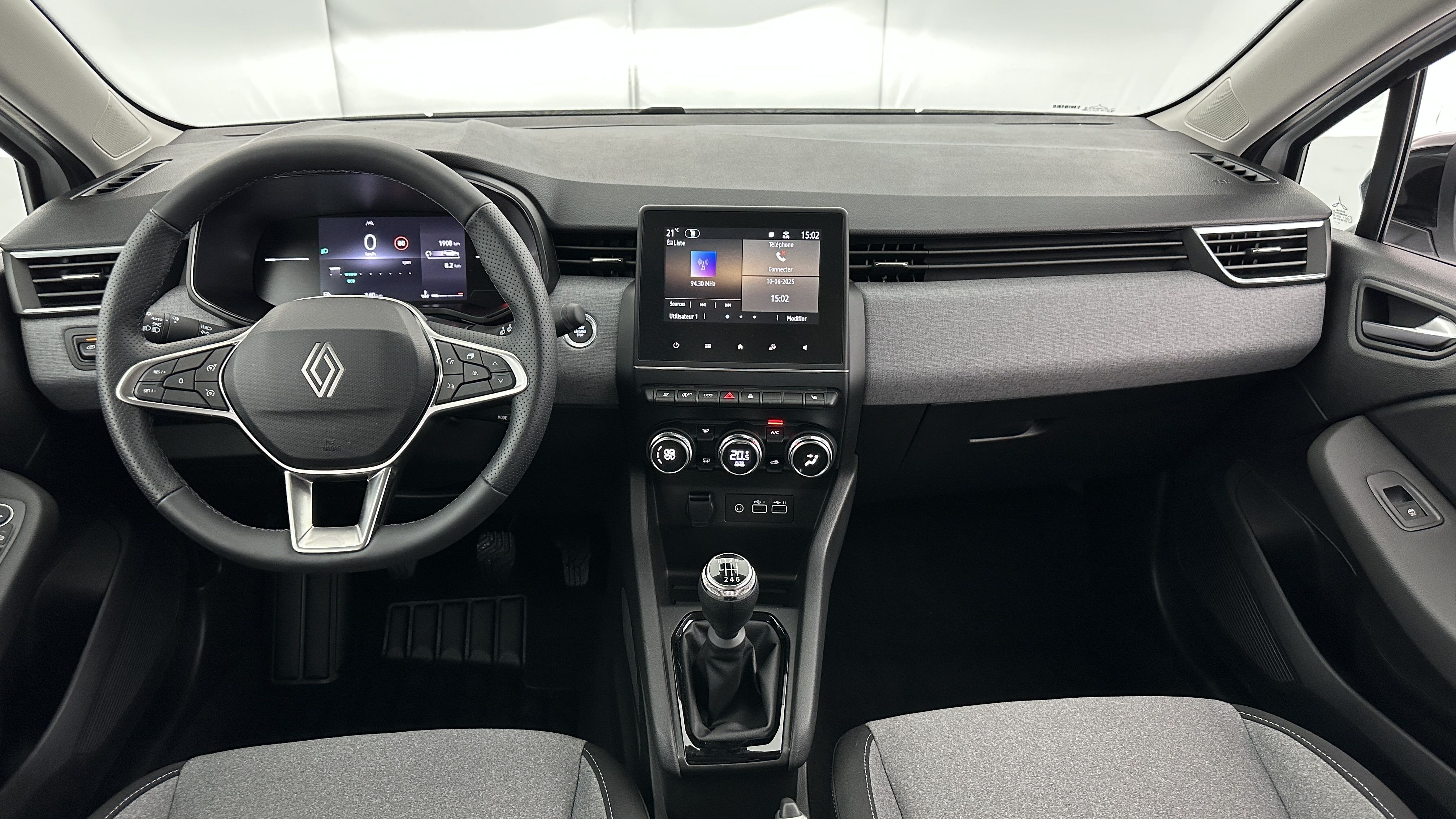 GLI00002513_p53 - RENAULT - CLIO - 2024 - photo 7