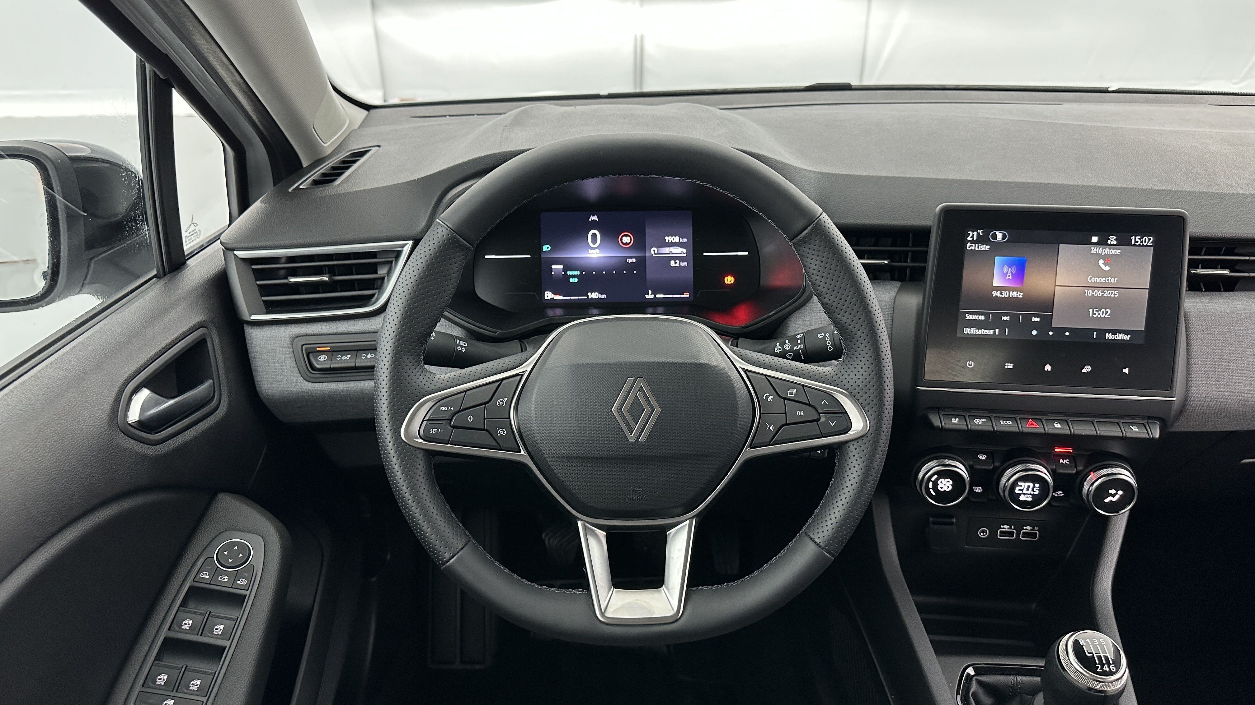 GLI00002513_p53 - RENAULT - CLIO - 2024 - photo 13