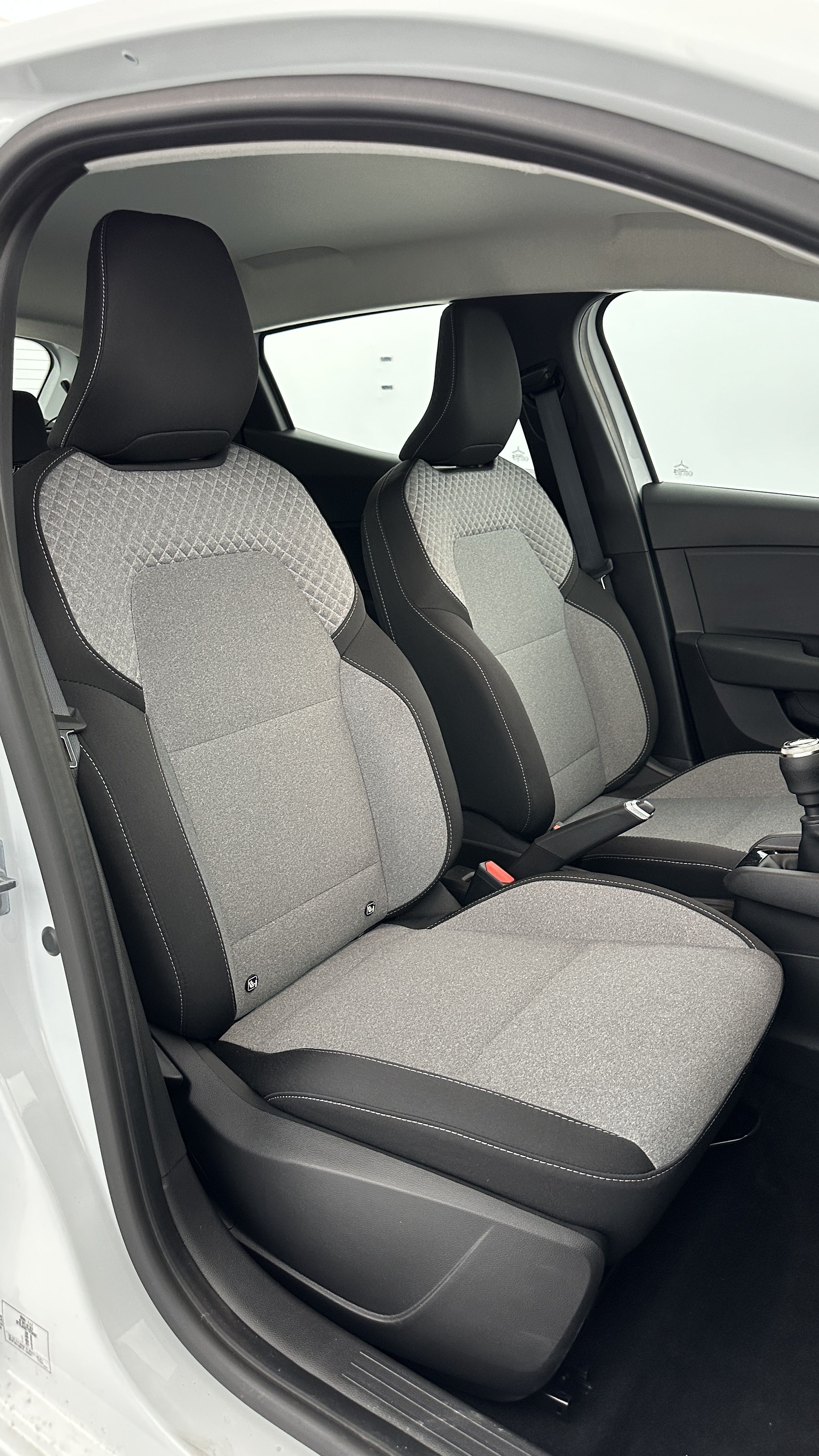 GLI00002513_p53 - RENAULT - CLIO - 2024 - photo 21