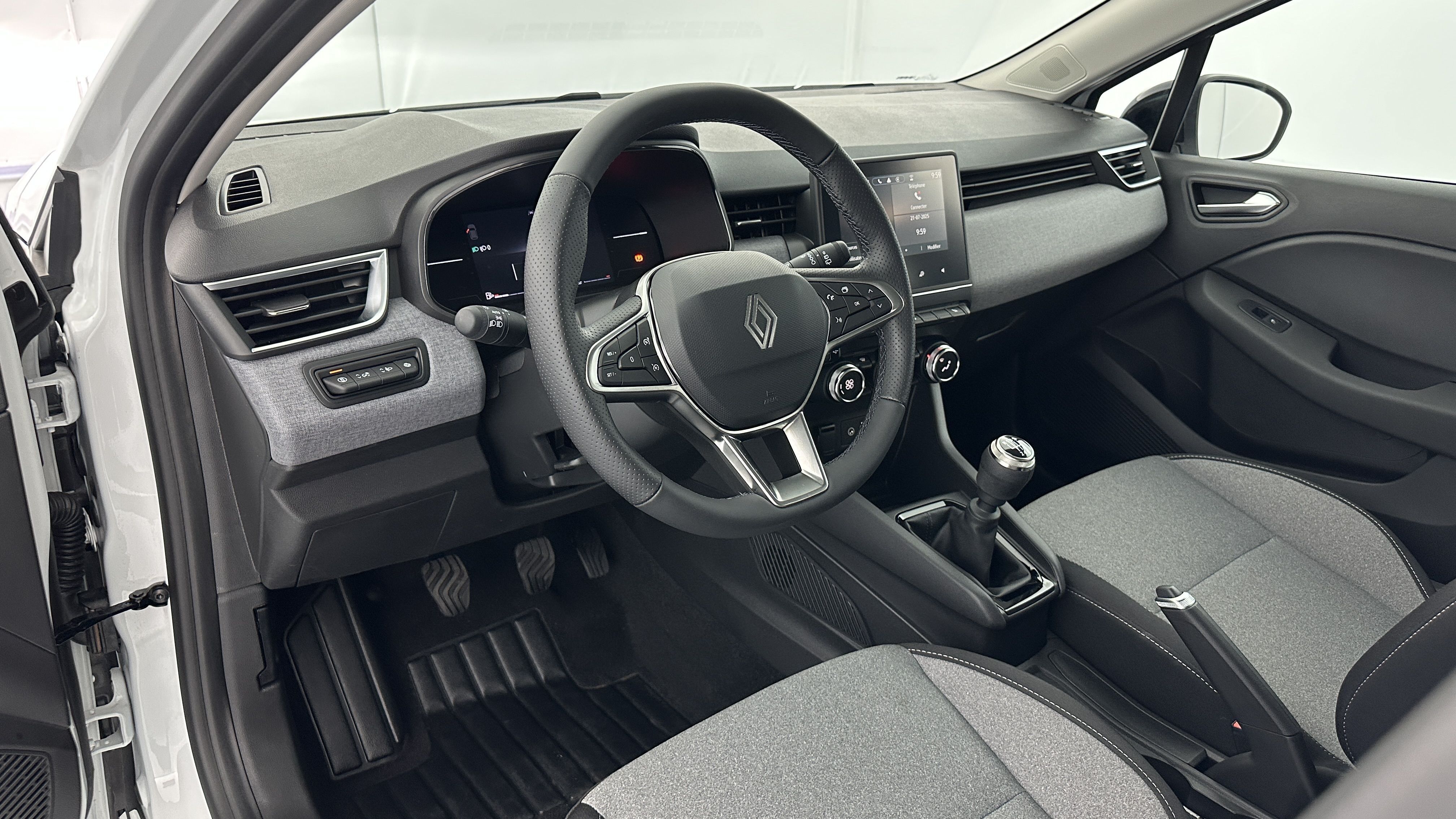 GLI00002517_p53 - RENAULT - CLIO - 2024 - photo 6