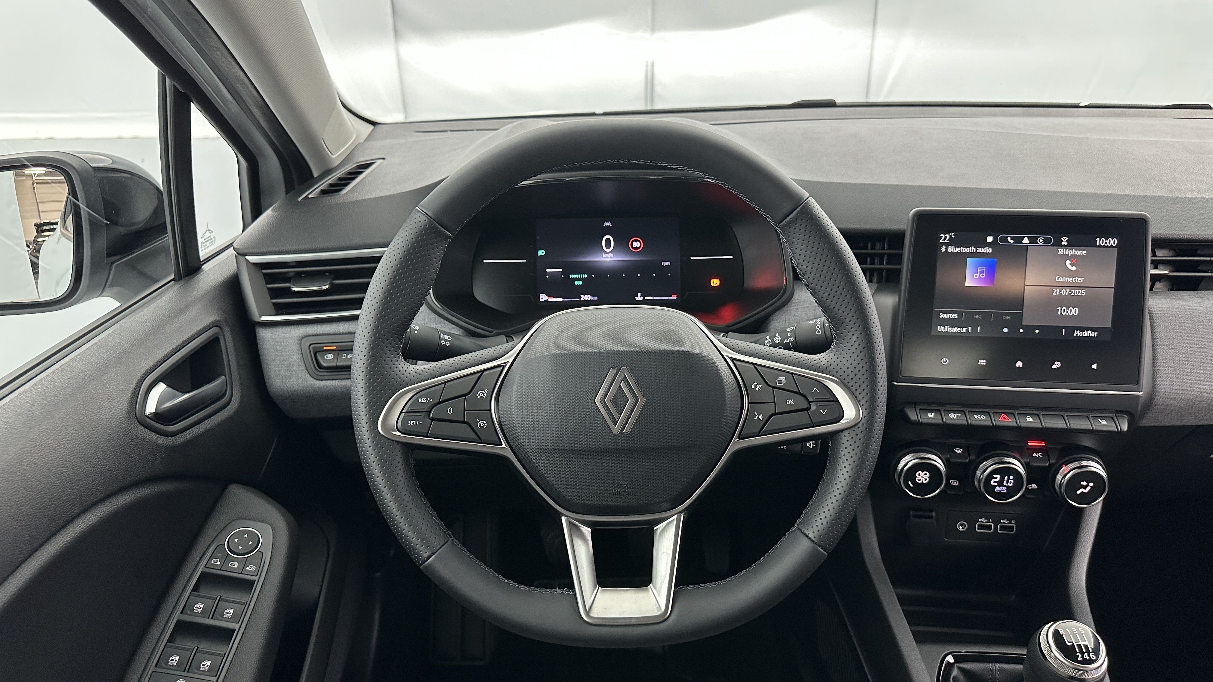 GLI00002517_p53 - RENAULT - CLIO - 2024 - photo 13