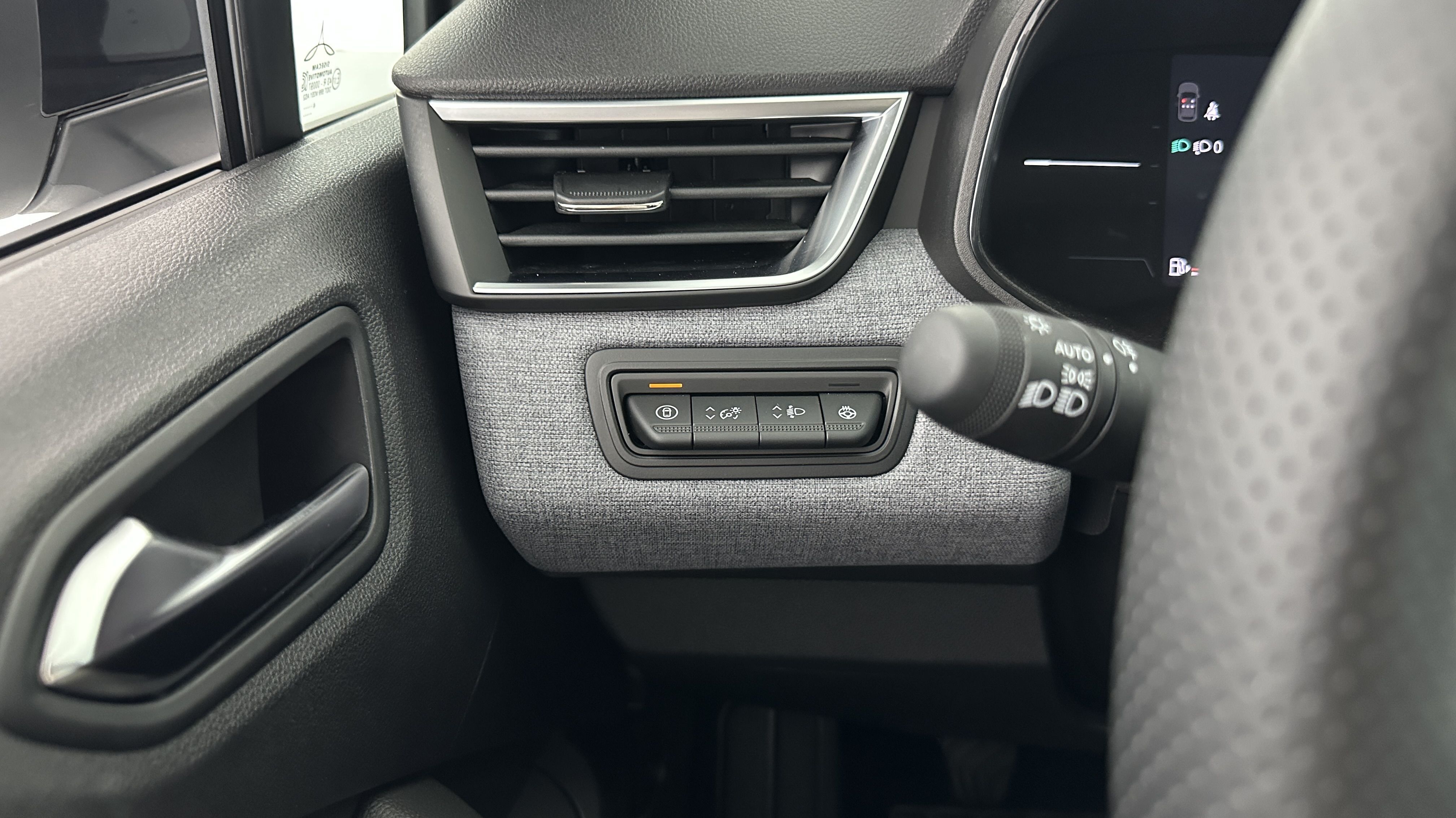 GLI00002517_p53 - RENAULT - CLIO - 2024 - photo 18