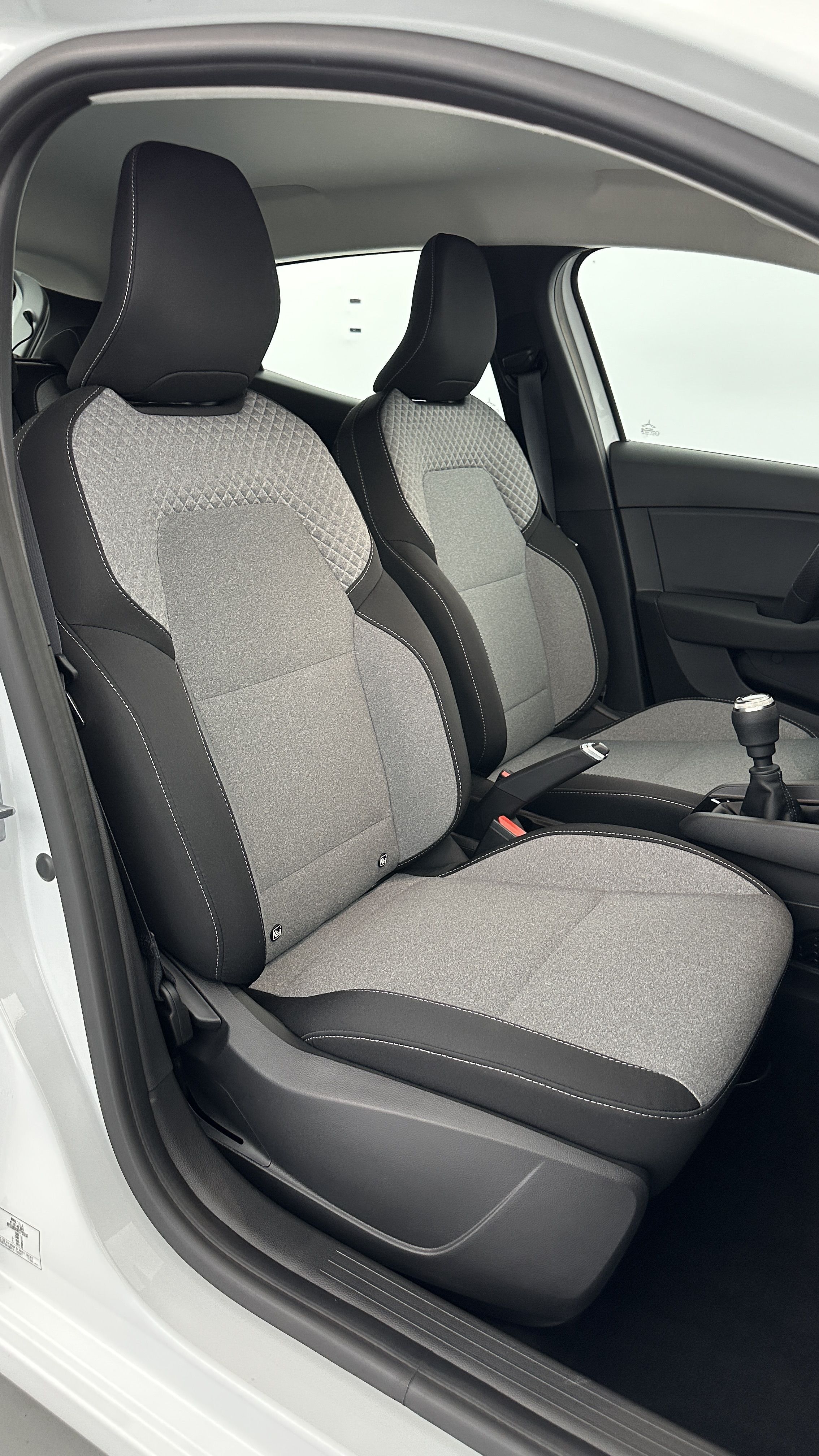 GLI00002517_p53 - RENAULT - CLIO - 2024 - photo 20