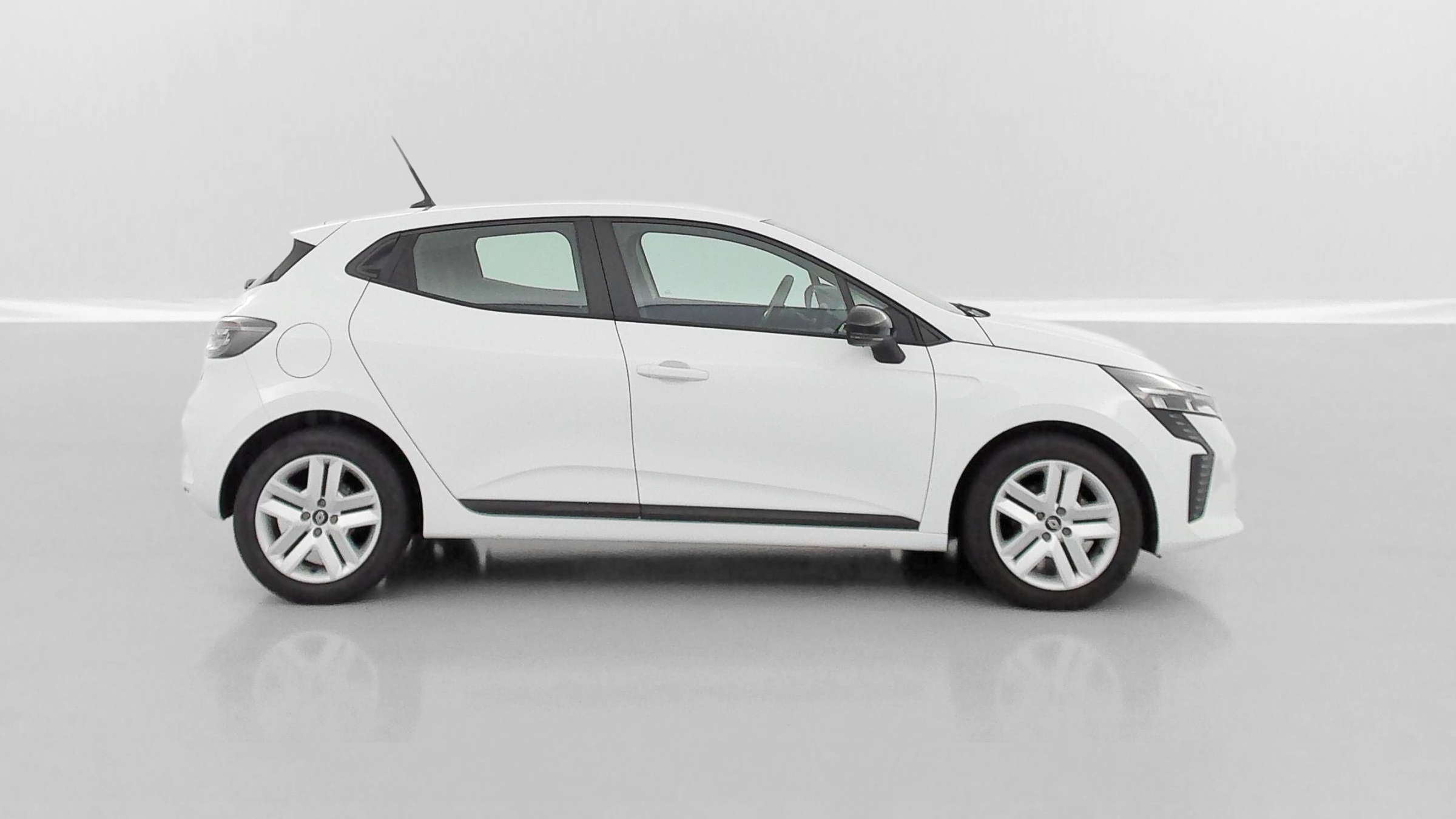 GLI00002517_p53 - RENAULT - CLIO - 2024 - photo 23