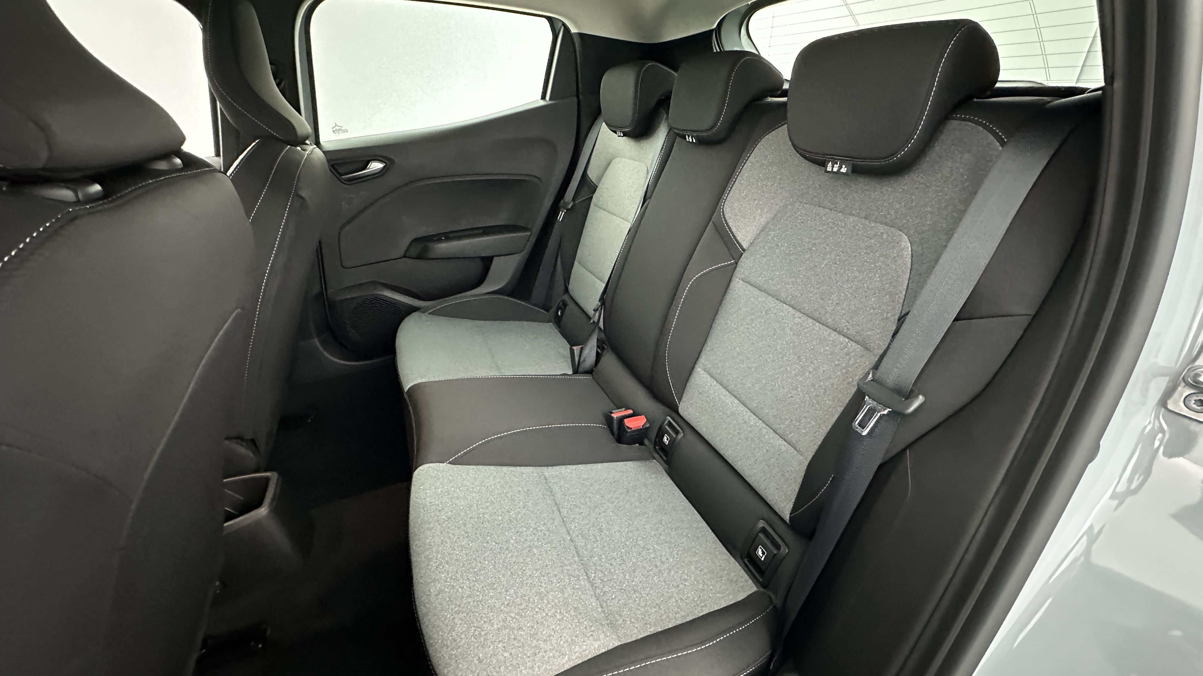 GLI00002523_p53 - RENAULT - CLIO - 2024 - photo 9