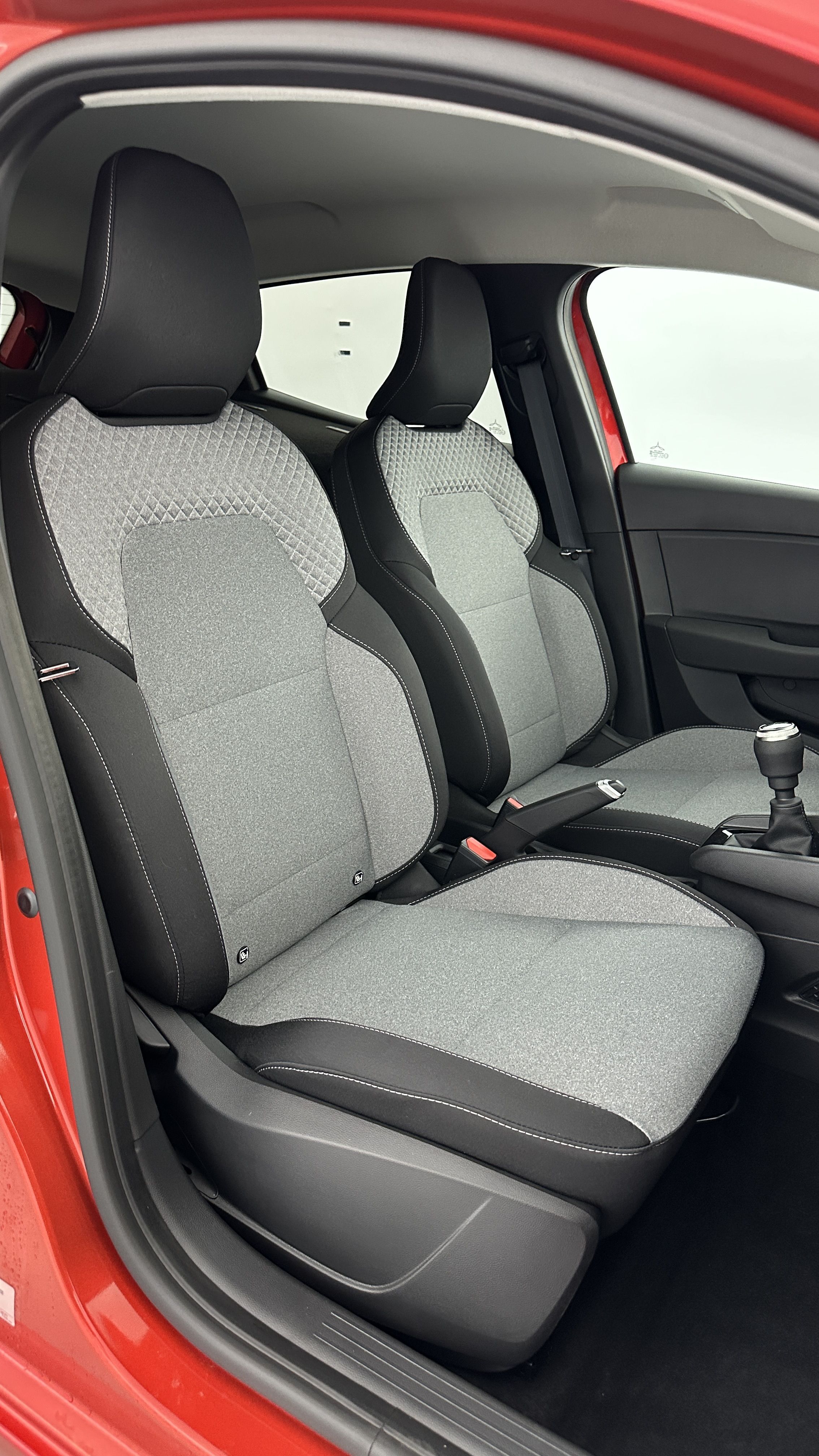 GLI00000574_p53 - RENAULT - CLIO - 2024 - photo 17