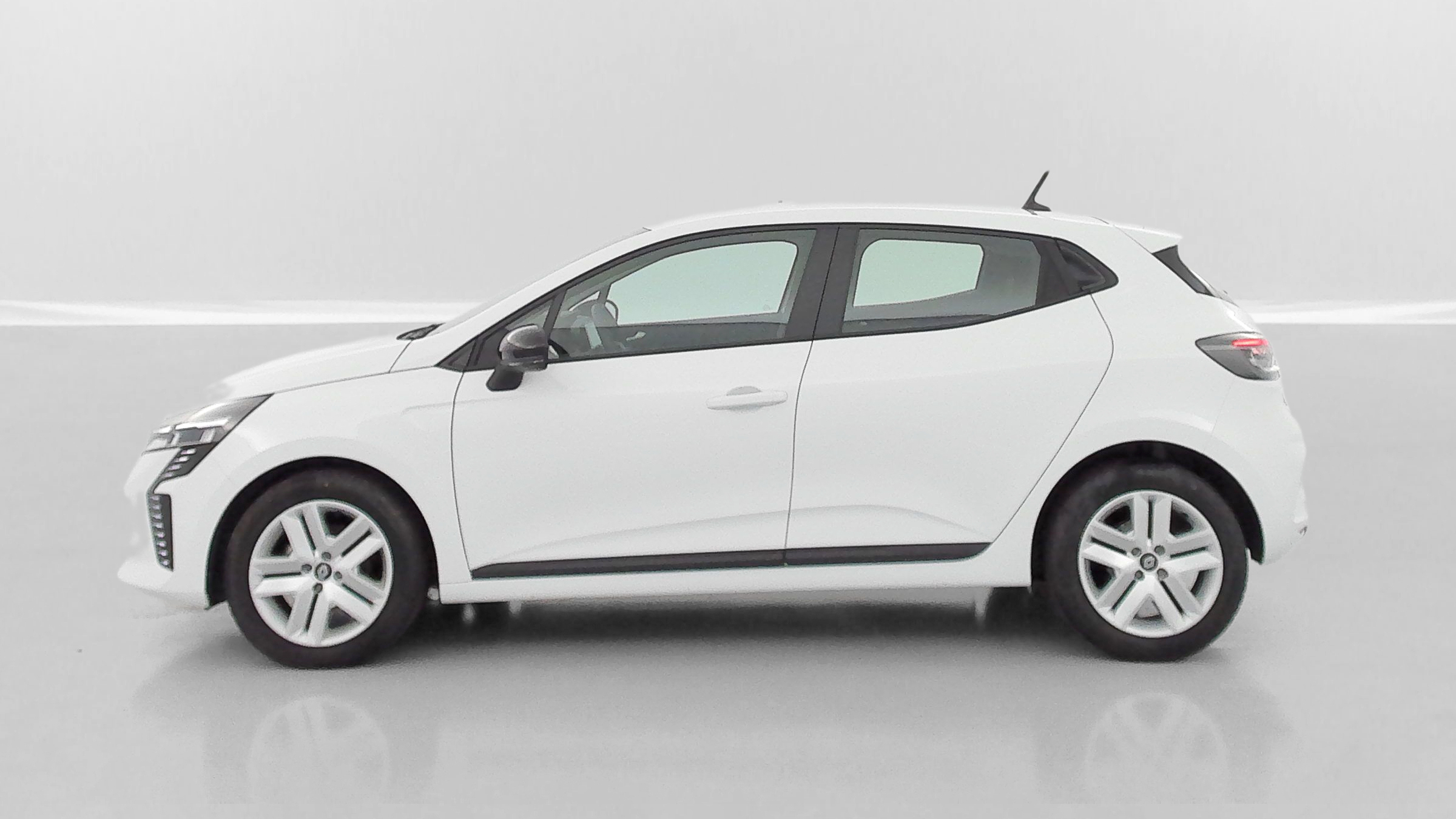 GLI00002524_p53 - RENAULT - CLIO - 2024 - photo 4