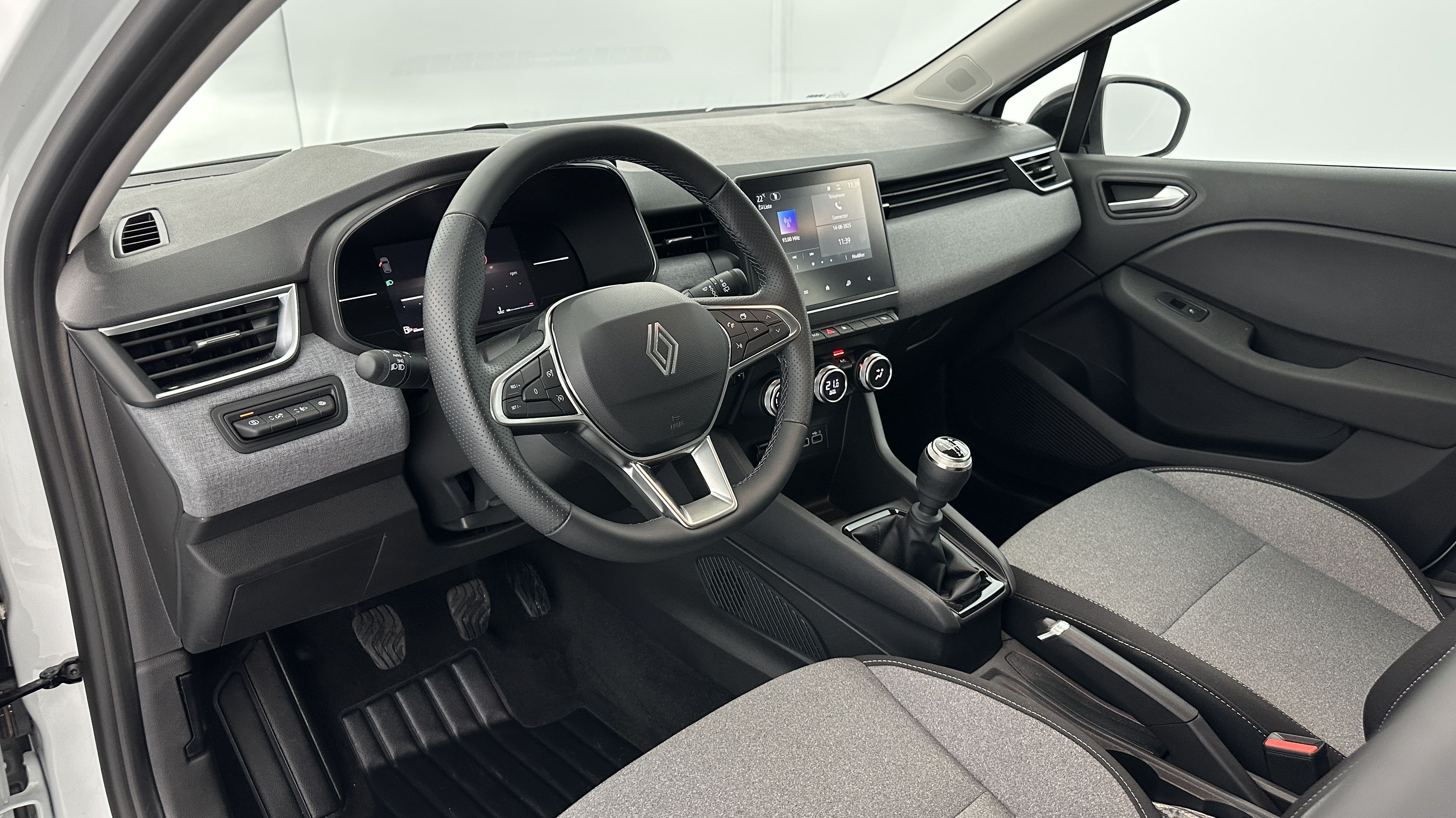 GLI00002524_p53 - RENAULT - CLIO - 2024 - photo 6