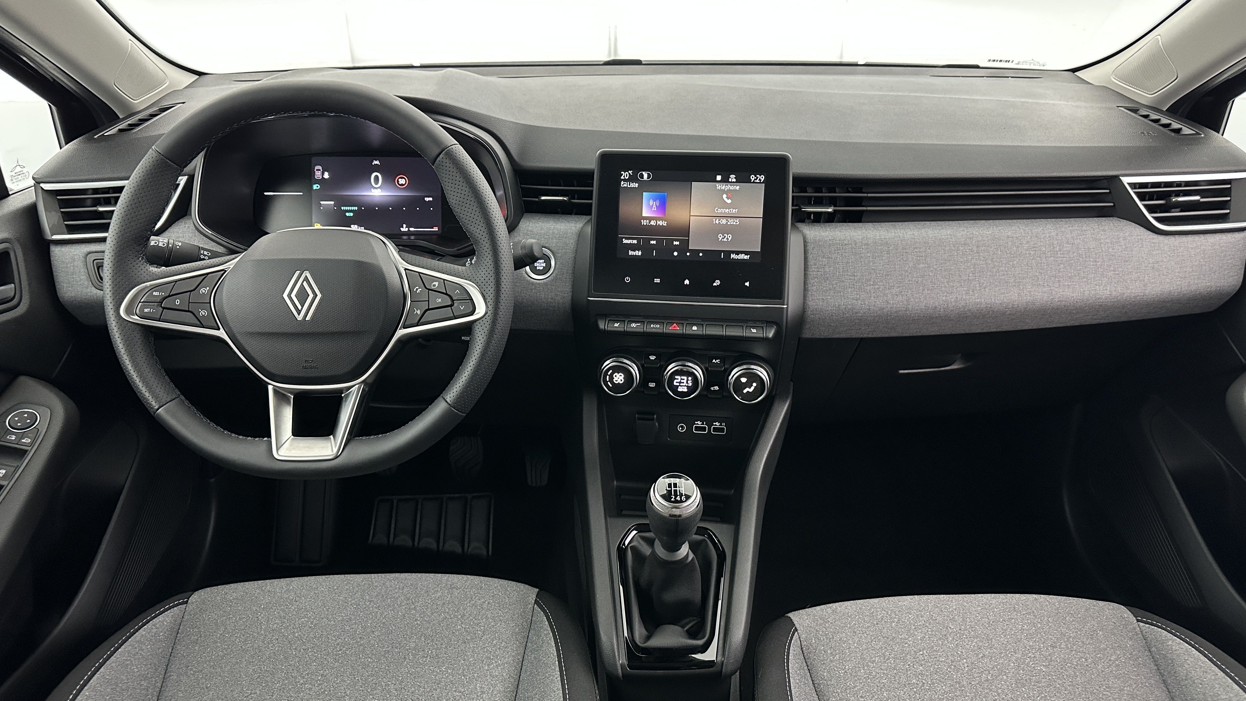 GLI00002524_p53 - RENAULT - CLIO - 2024 - photo 7