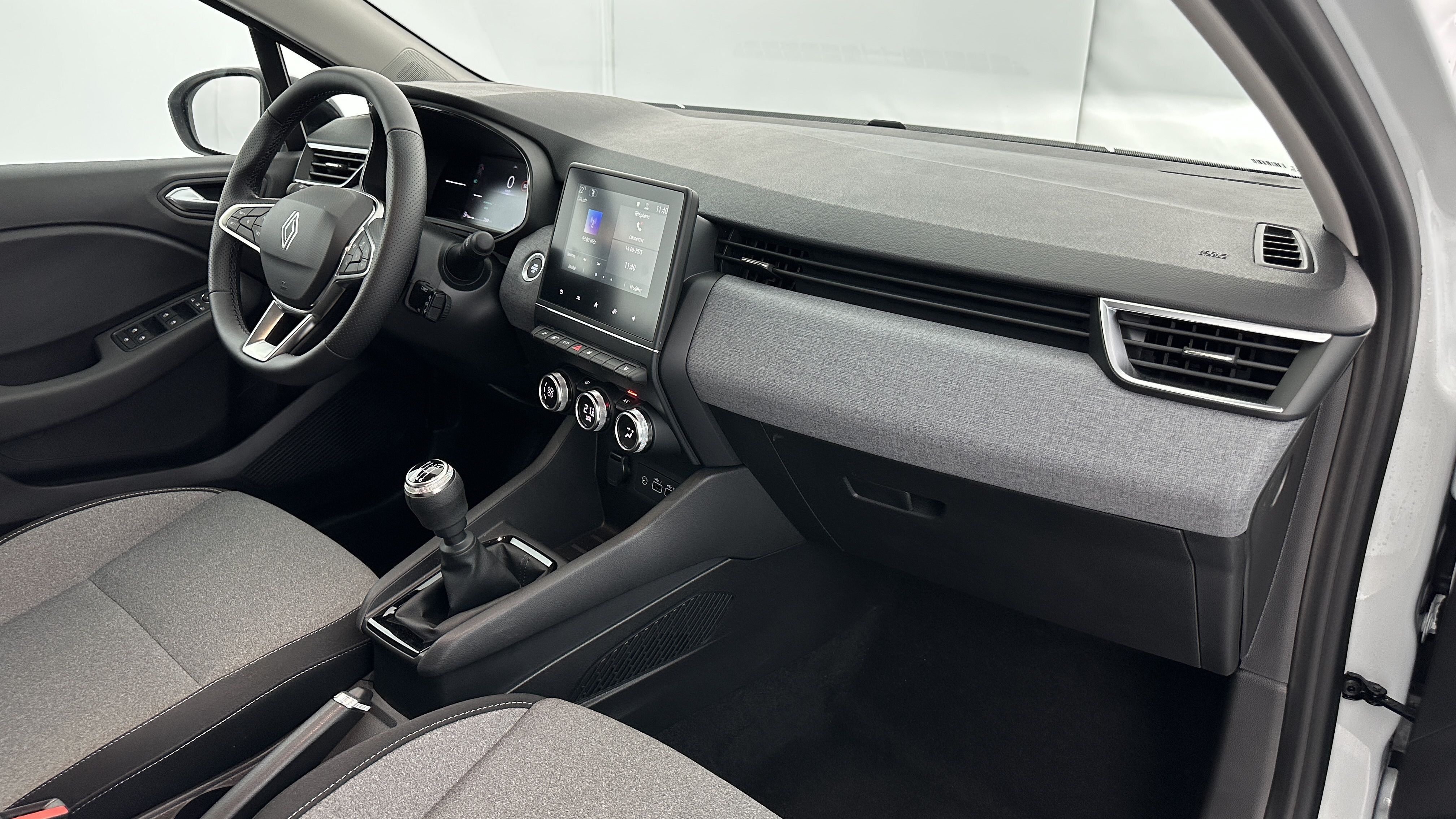 GLI00002524_p53 - RENAULT - CLIO - 2024 - photo 8