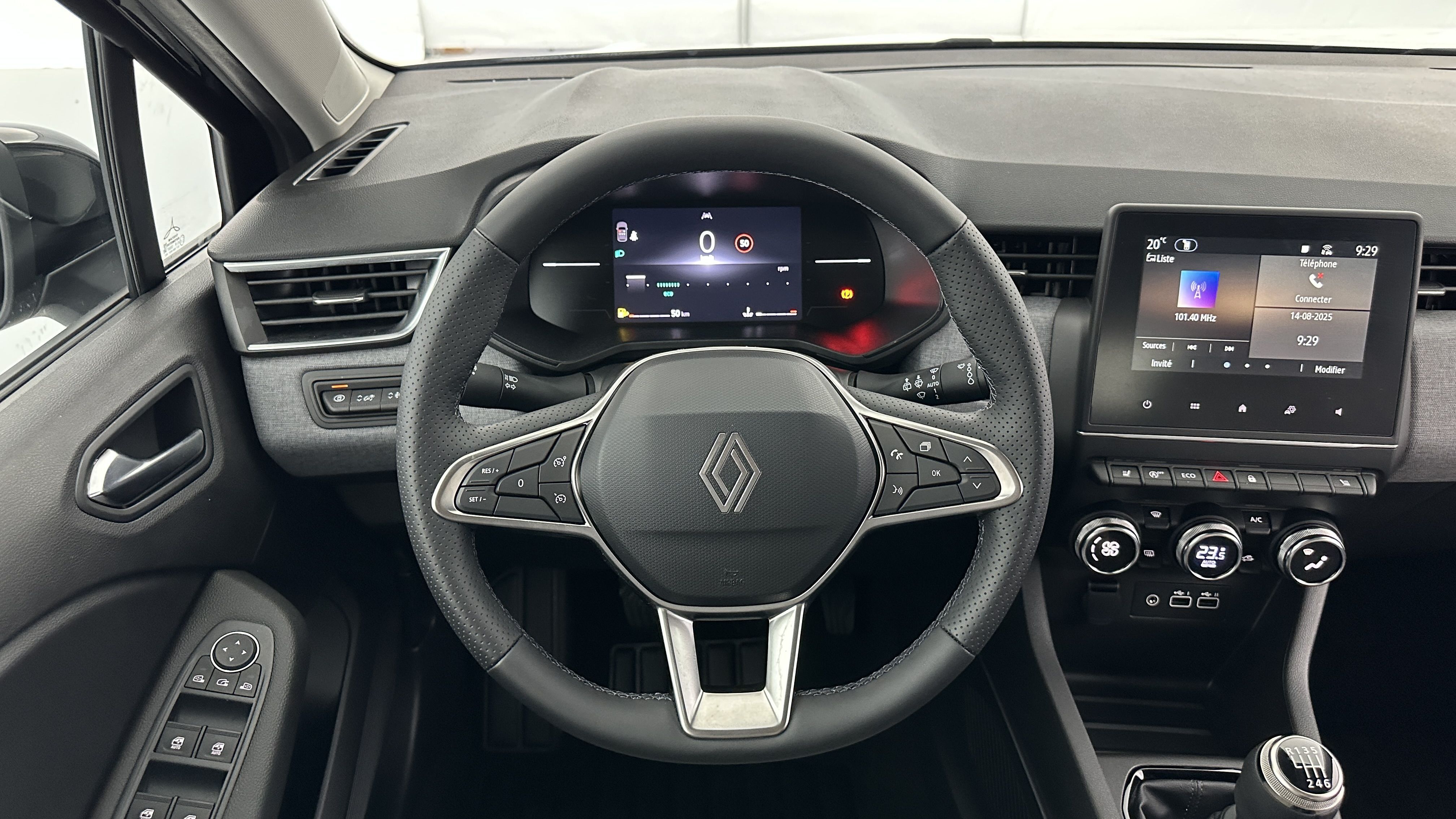 GLI00002524_p53 - RENAULT - CLIO - 2024 - photo 13