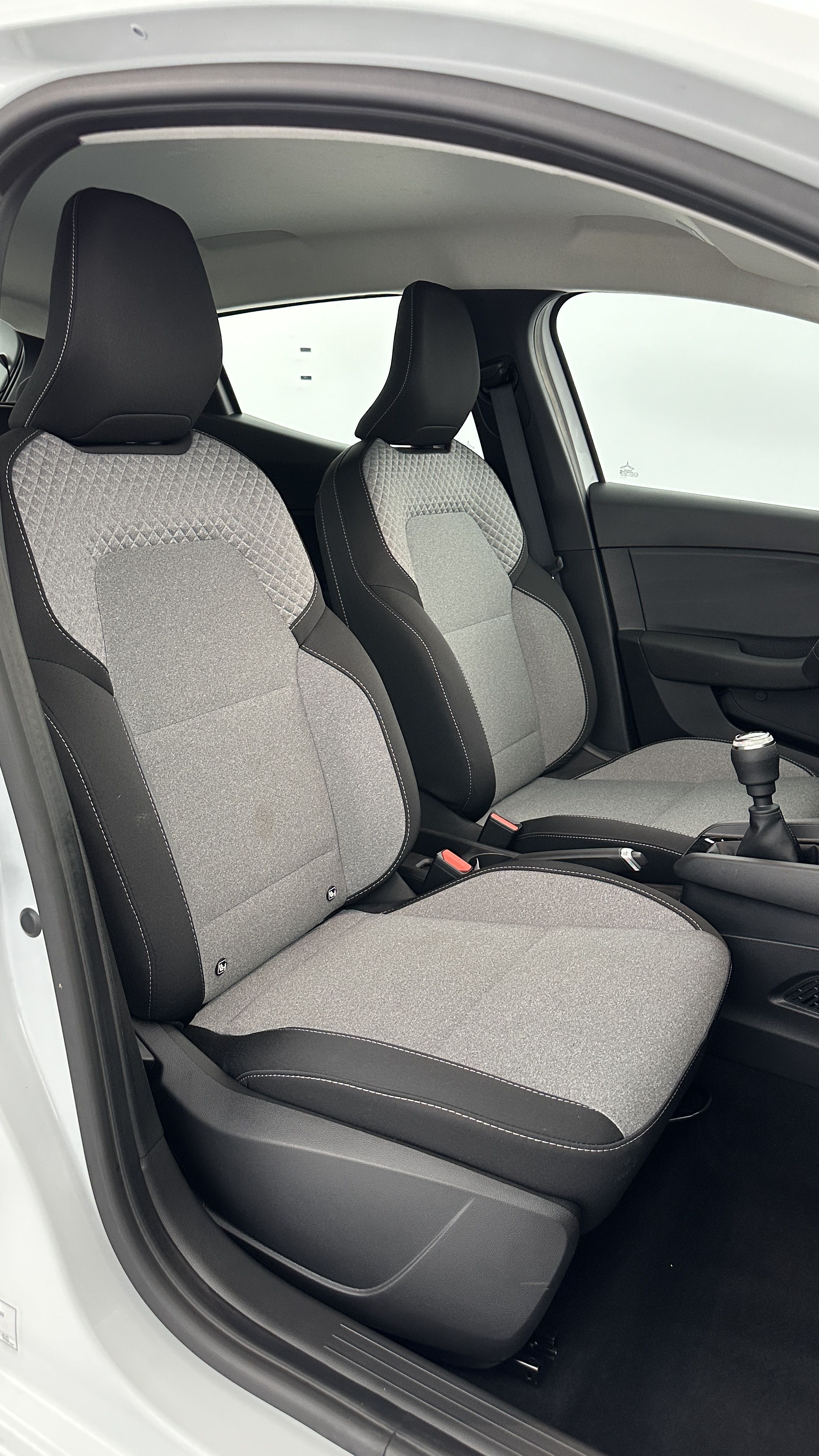 GLI00002524_p53 - RENAULT - CLIO - 2024 - photo 20