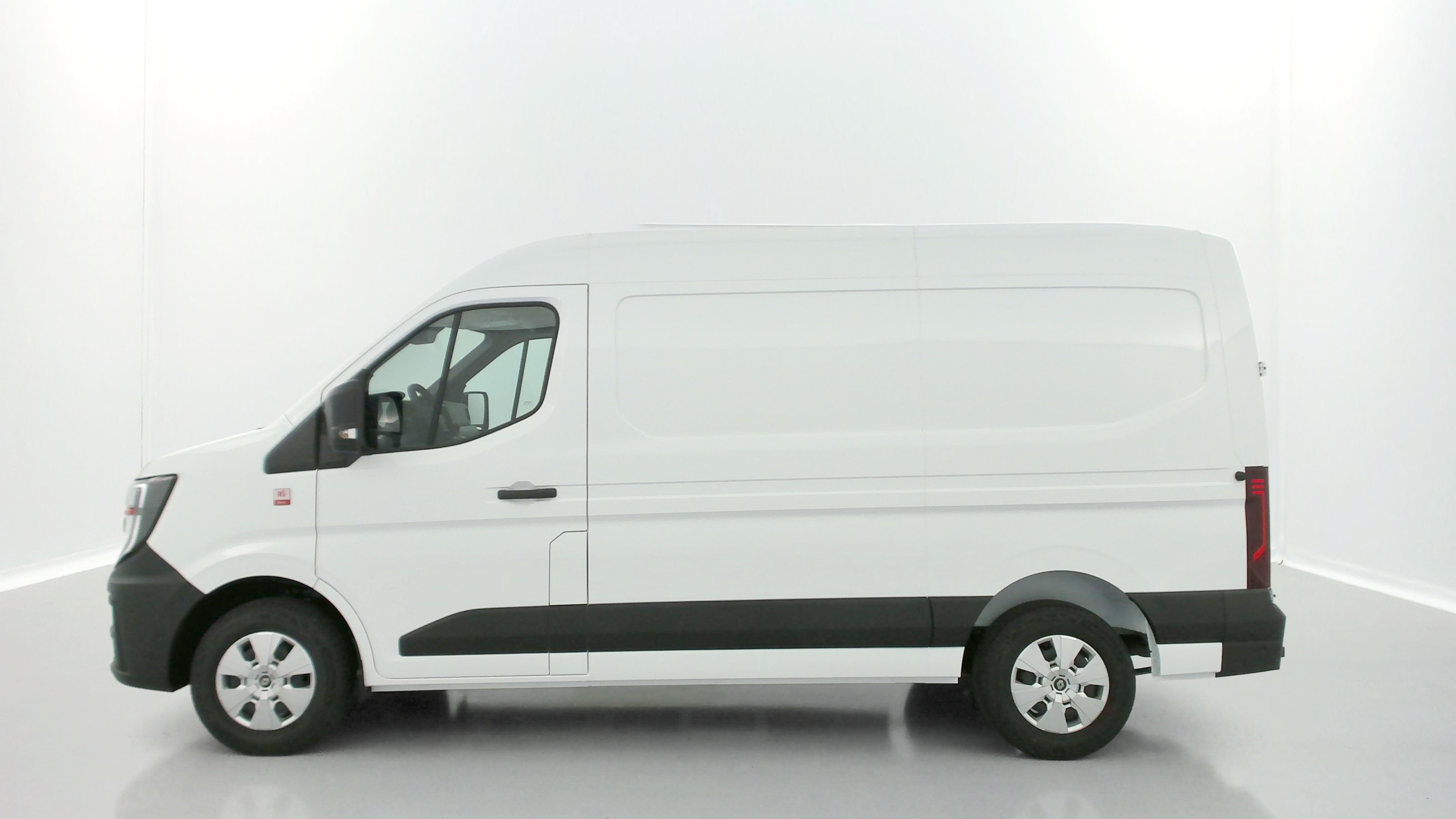 GLI00007110_p53 - RENAULT - MASTER - 2025 - photo 4