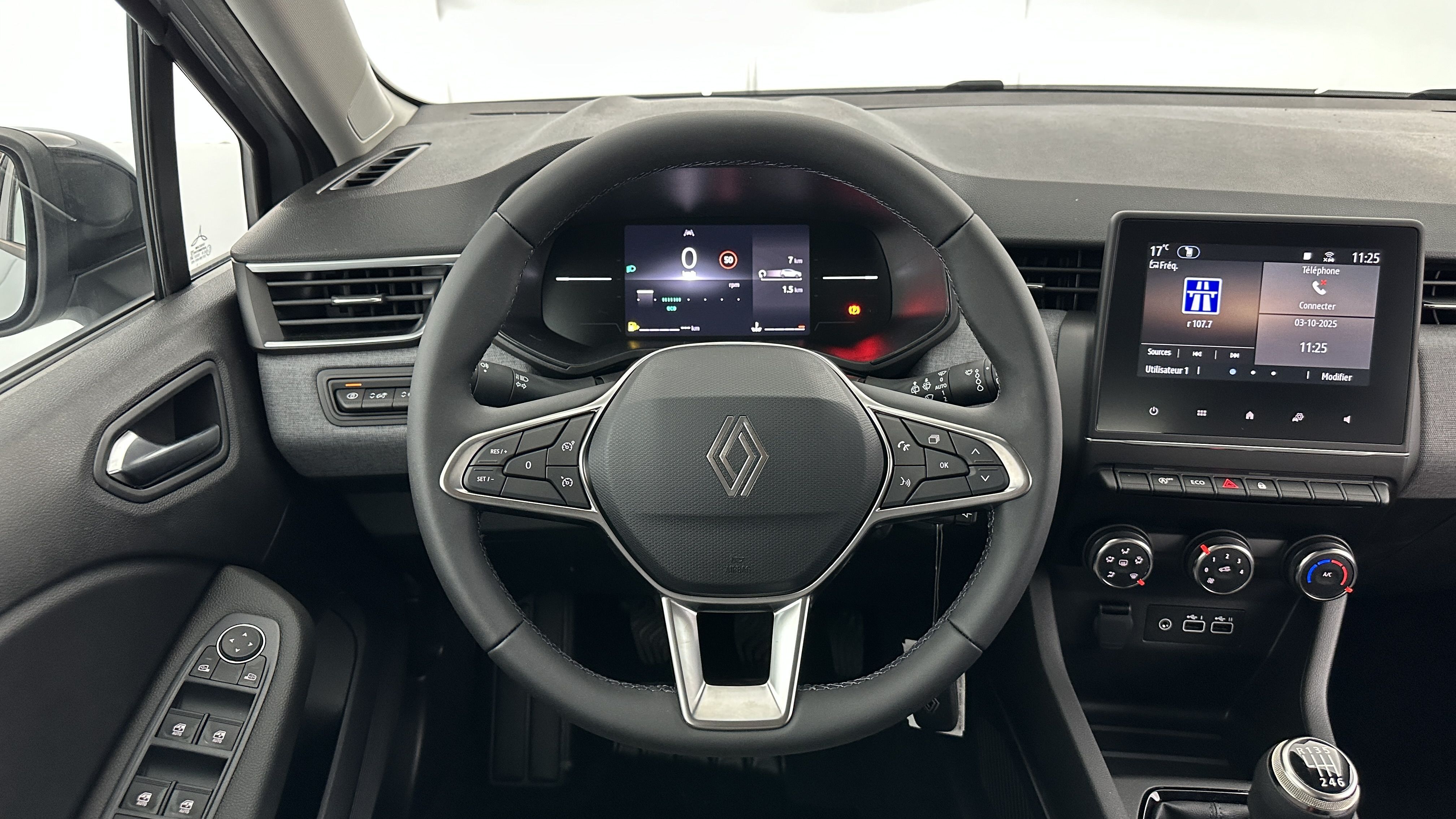 GLI00007886_p53 - RENAULT - CLIO - 2025 - photo 14