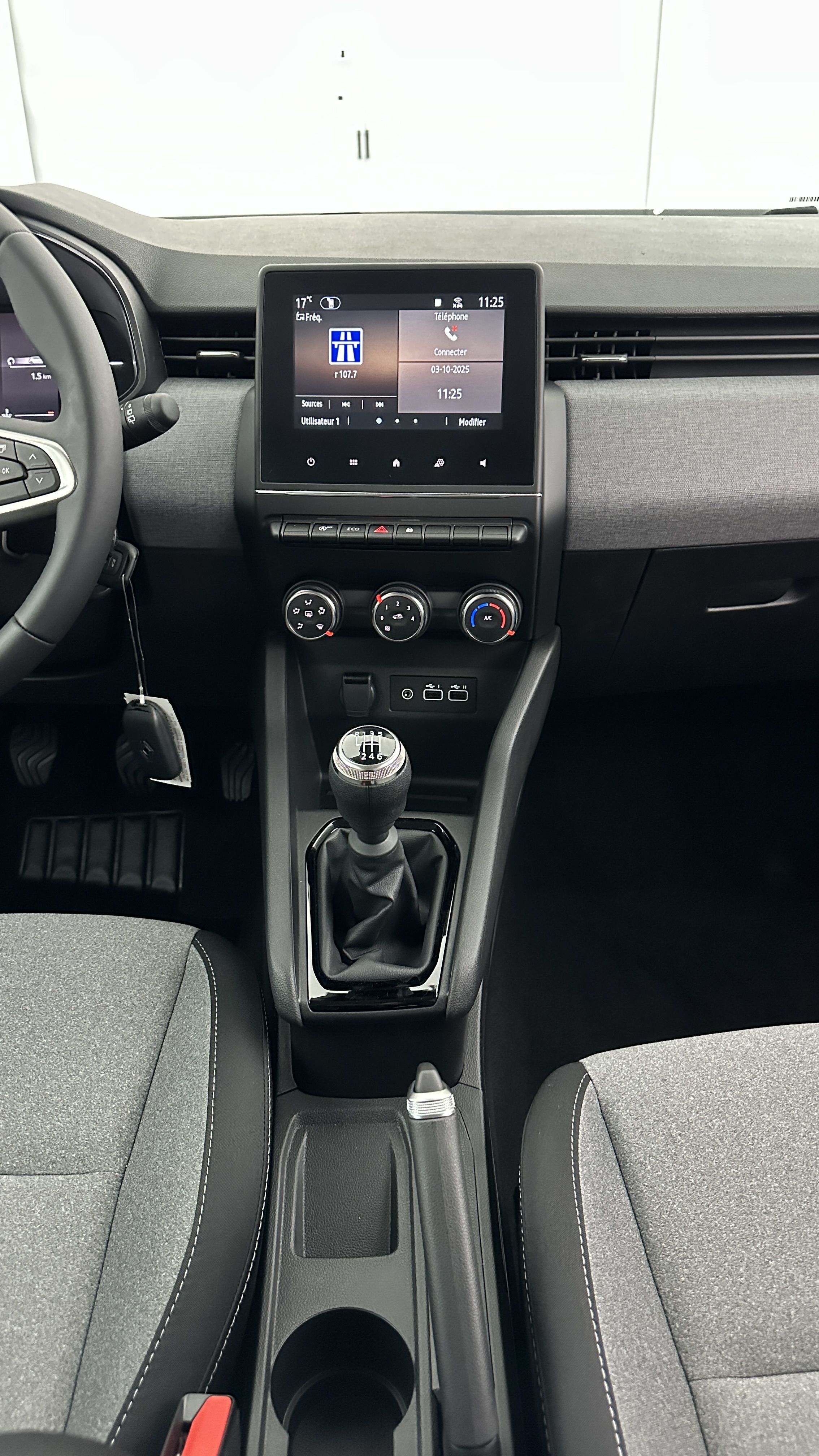 GLI00007886_p53 - RENAULT - CLIO - 2025 - photo 16