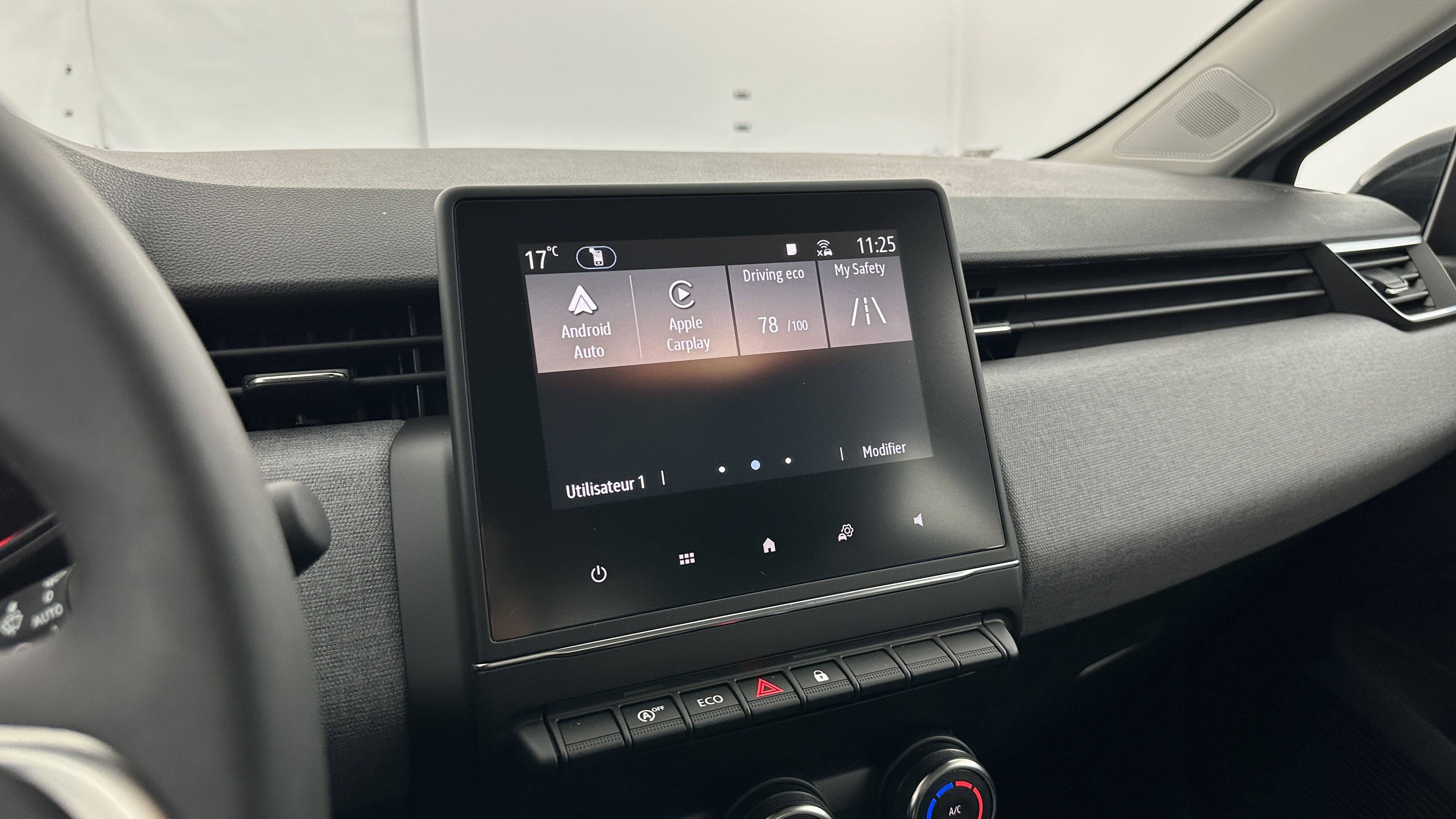 GLI00007886_p53 - RENAULT - CLIO - 2025 - photo 19