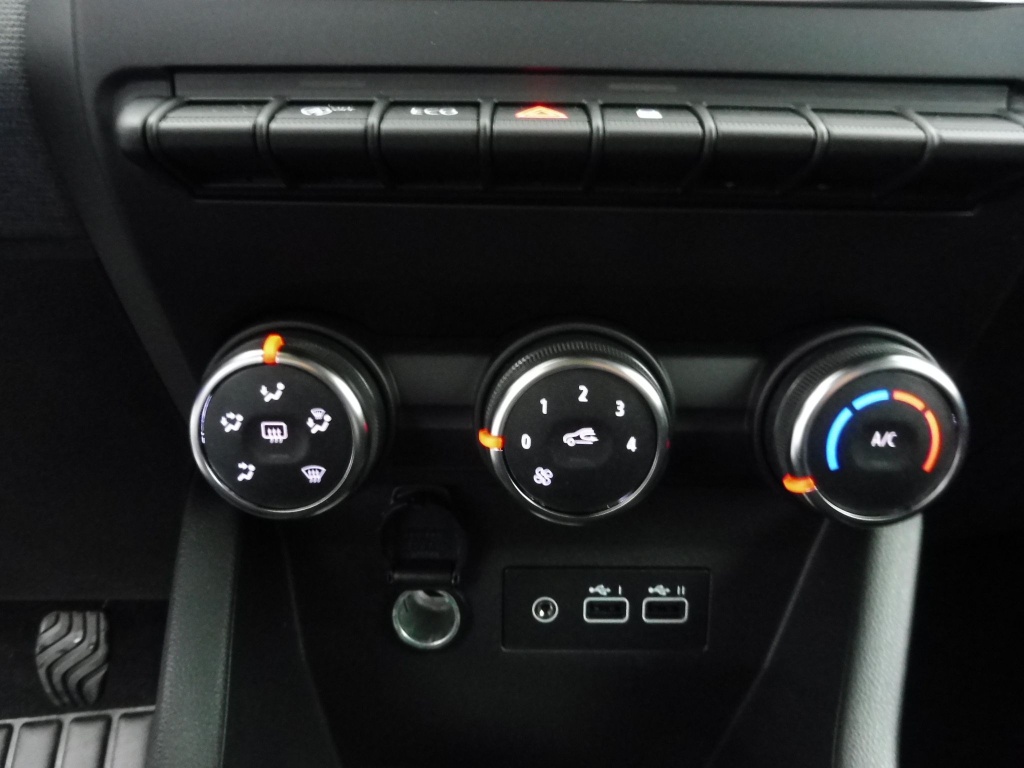 69840_p51 - RENAULT - CLIO - 2025 - photo 7