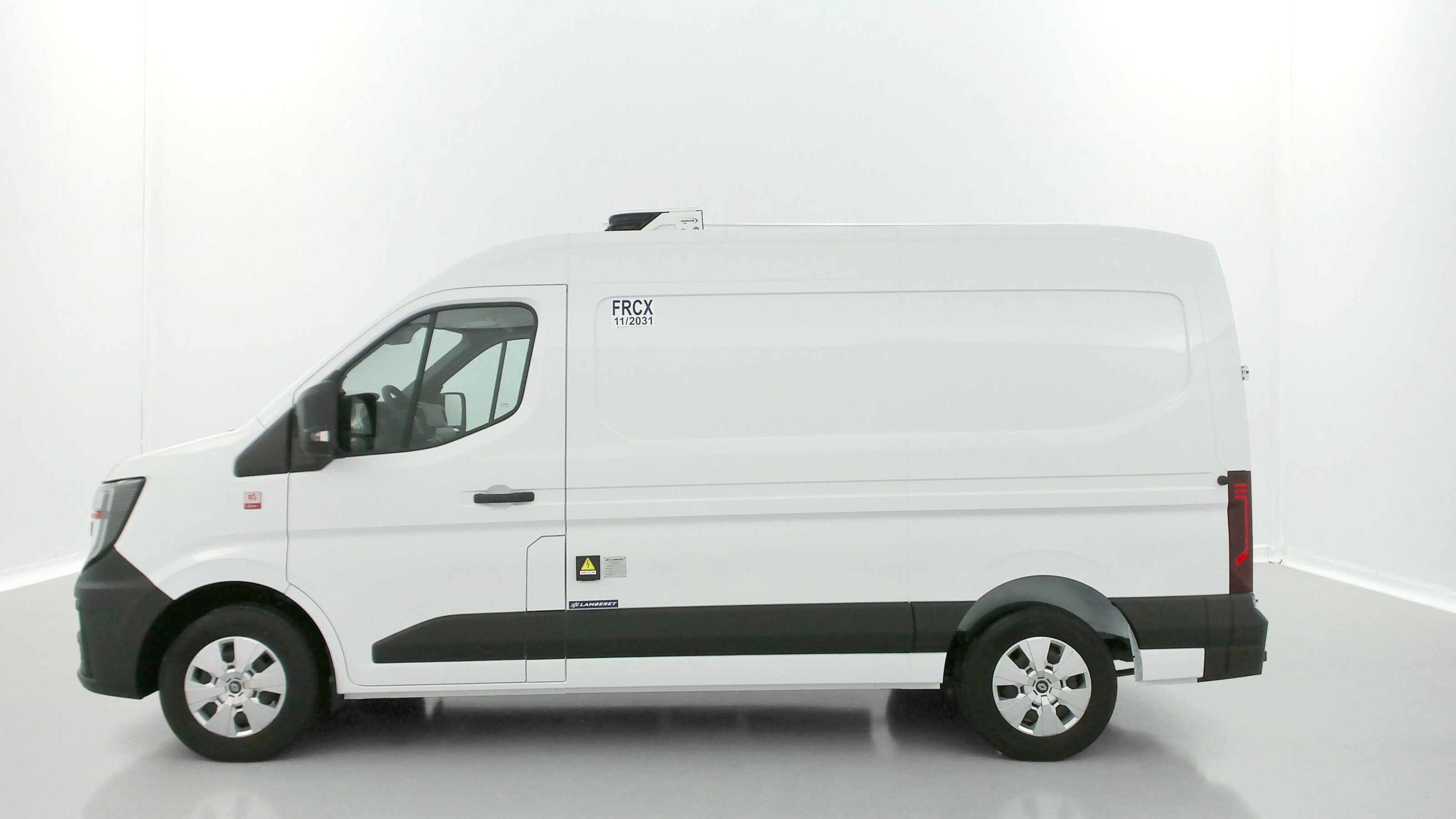 GLI00007235_p53 - RENAULT - MASTER - 2025 - photo 4