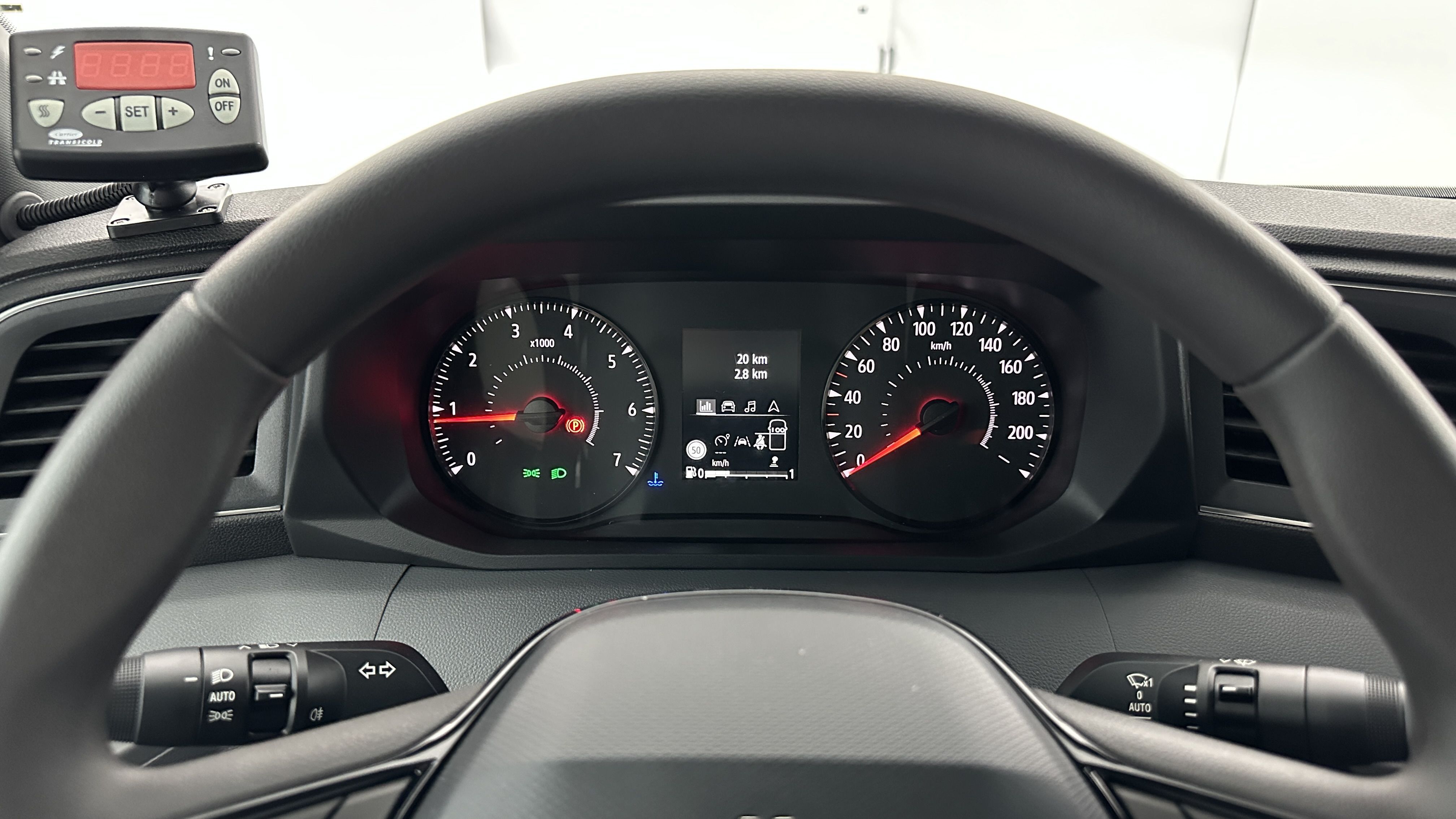 GLI00007235_p53 - RENAULT - MASTER - 2025 - photo 11