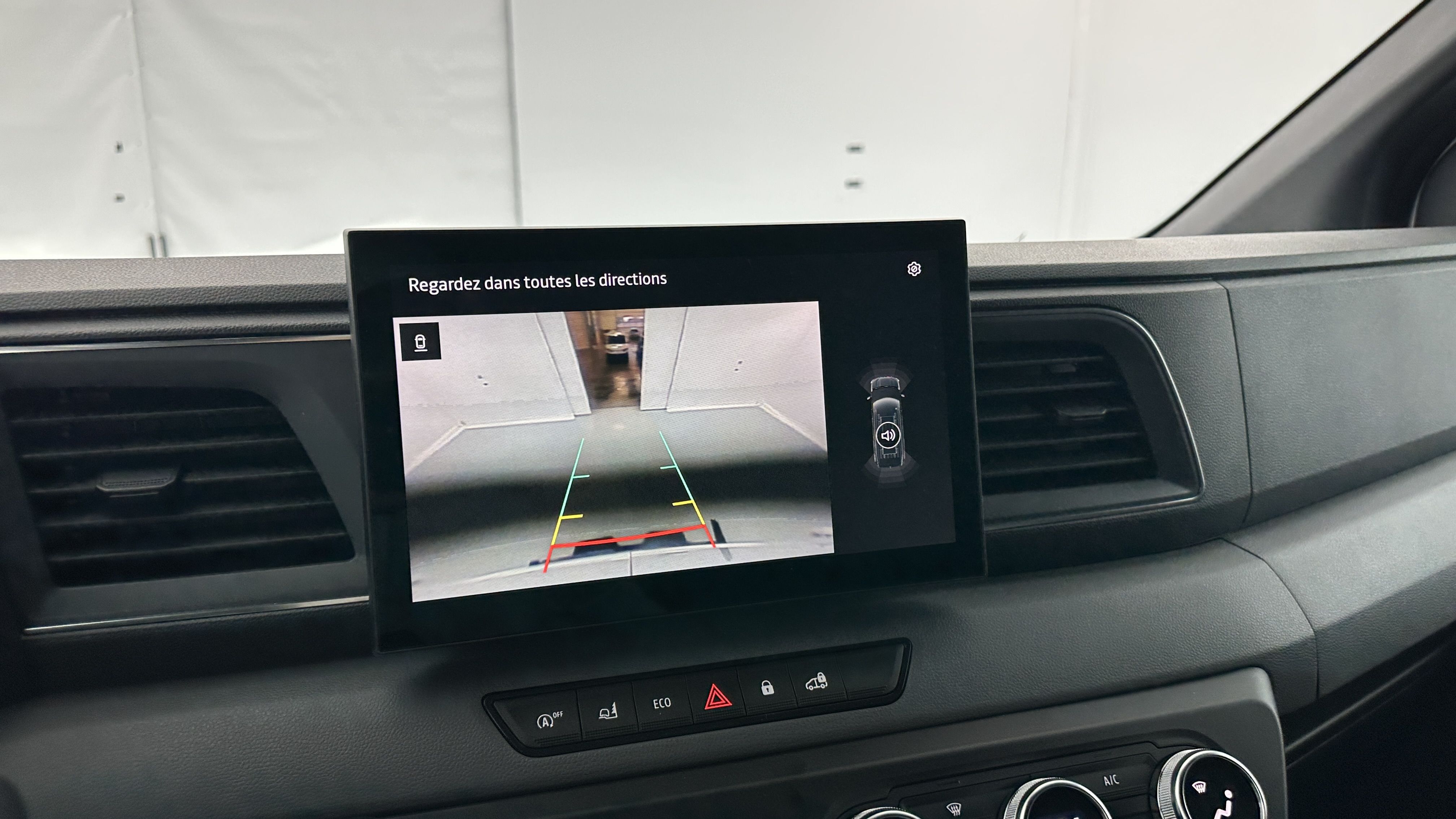 GLI00007235_p53 - RENAULT - MASTER - 2025 - photo 16