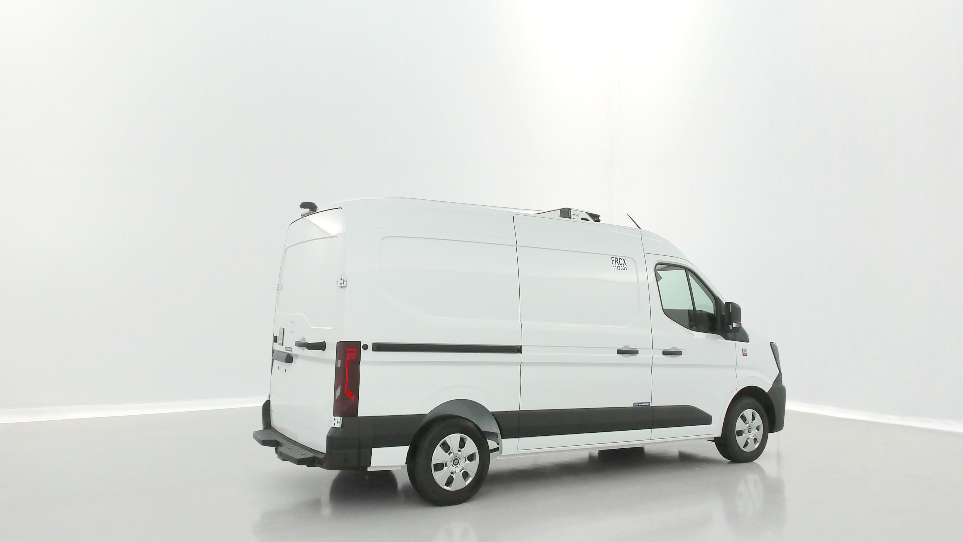 GLI00007235_p53 - RENAULT - MASTER - 2025 - photo 23