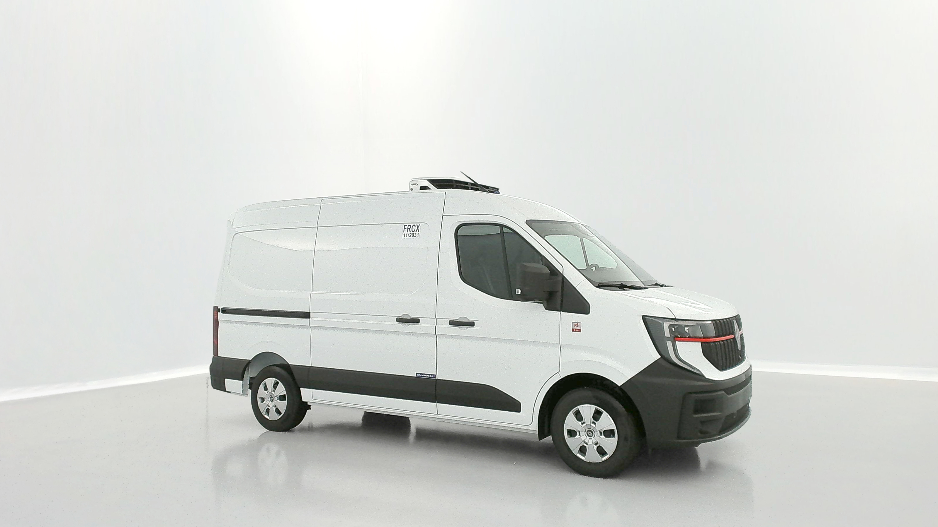 GLI00007235_p53 - RENAULT - MASTER - 2025 - photo 24