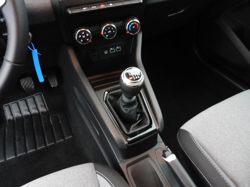 71338_p51 - RENAULT - CLIO - 2025 - photo 11