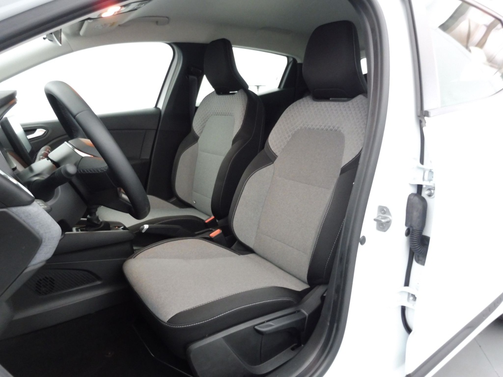 71338_p51 - RENAULT - CLIO - 2025 - photo 12