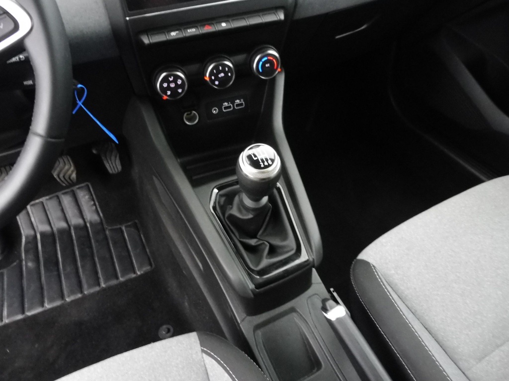 71379_p51 - RENAULT - CLIO - 2025 - photo 11