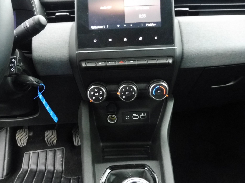 71379_p51 - RENAULT - CLIO - 2025 - photo 6