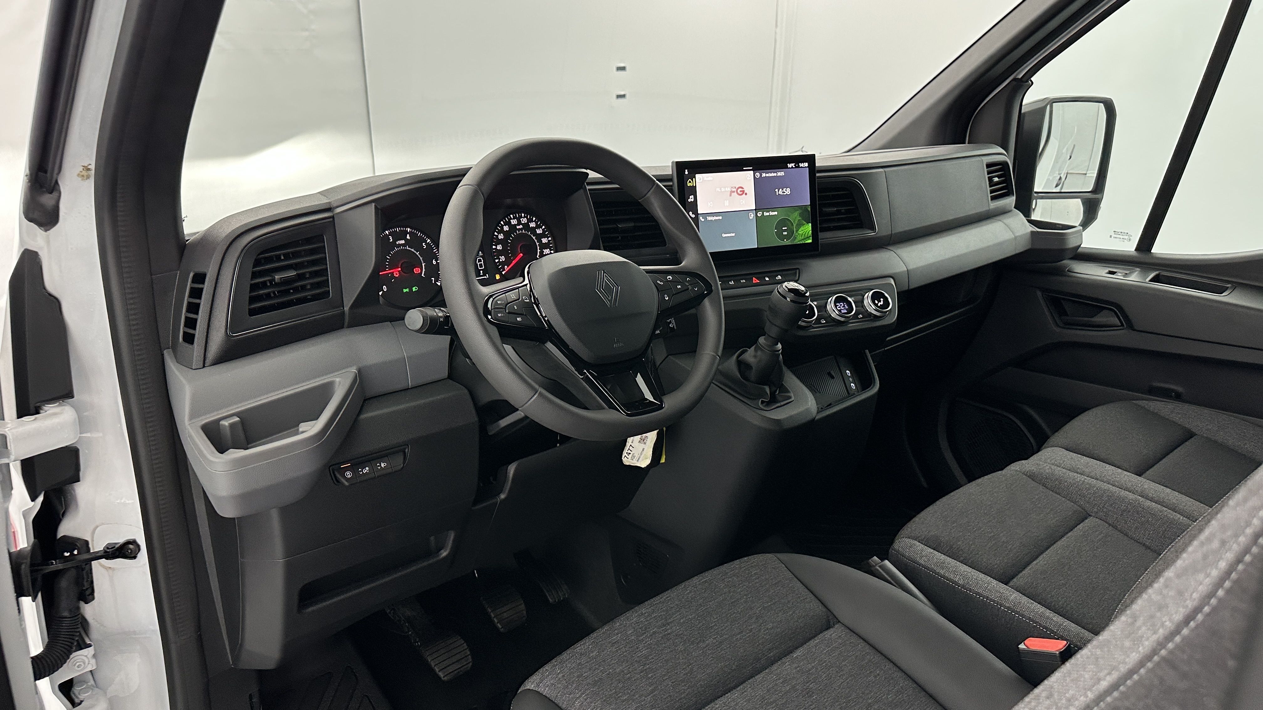 GLI00007112_p53 - RENAULT - MASTER - 2025 - photo 6